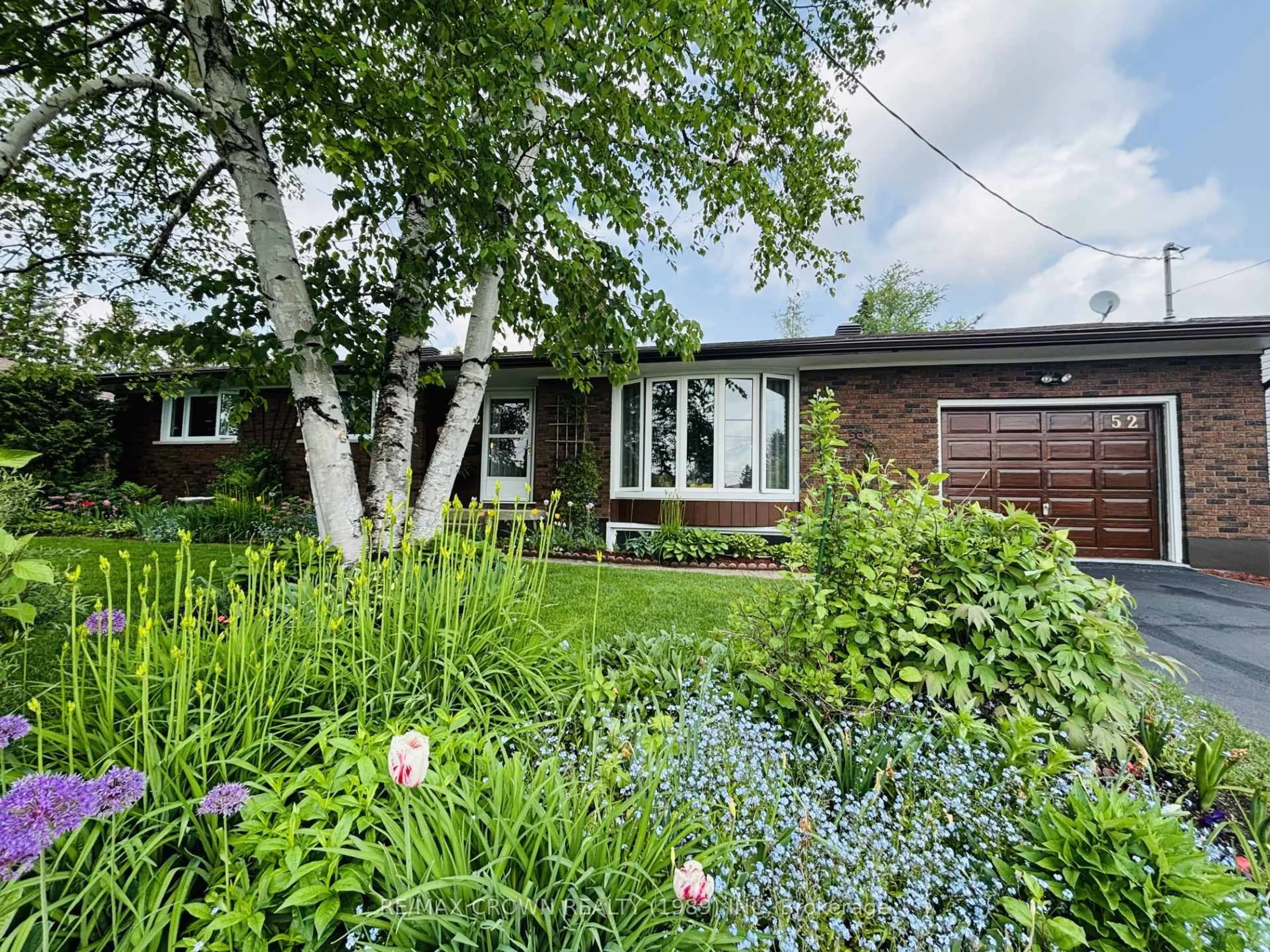 A pic from outside/outdoor area/front of a property/back of a property/a pic from drone, street for 52 Hellen Ave, Timmins Ontario P0N 1H0