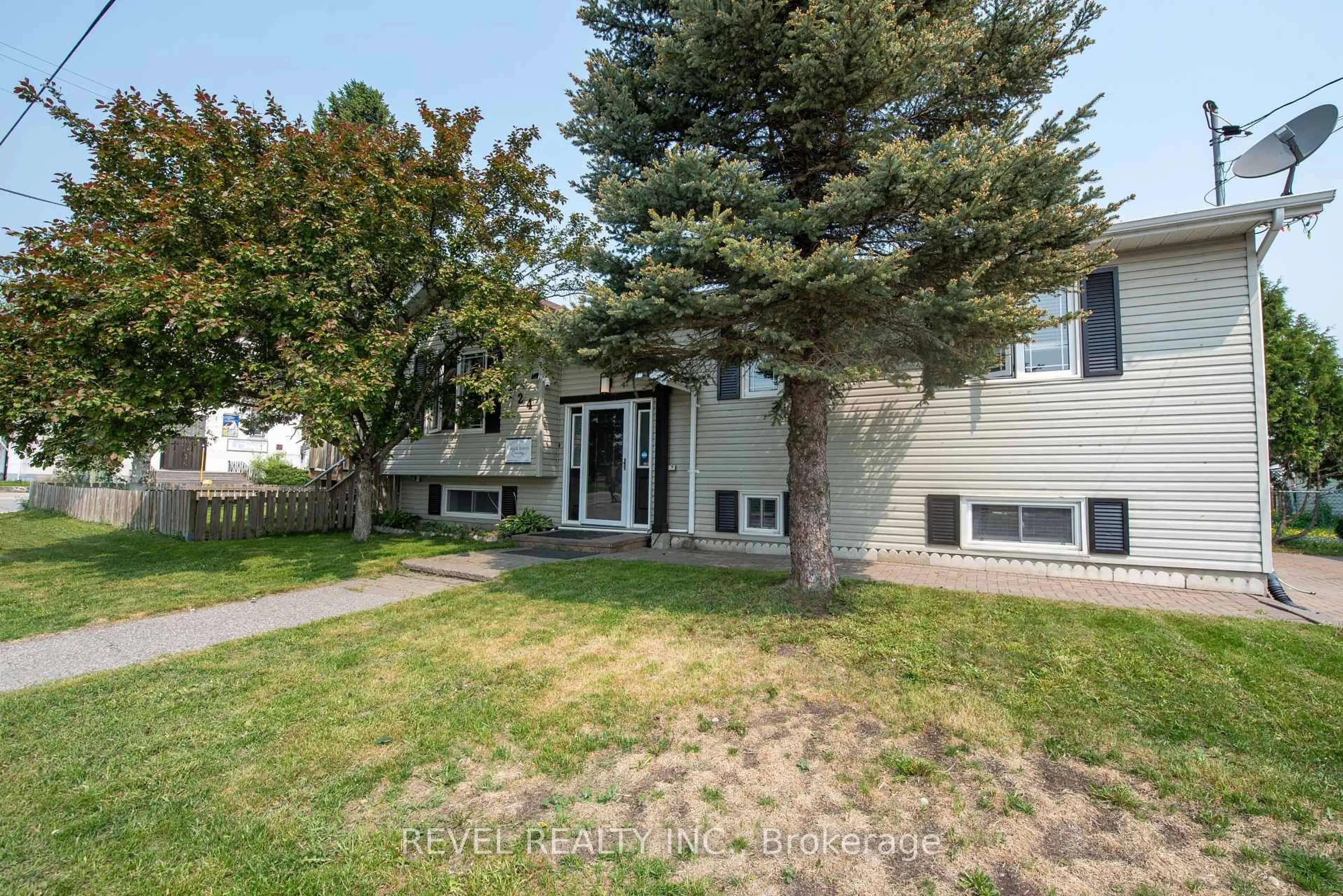 A pic from outside/outdoor area/front of a property/back of a property/a pic from drone, street for 124 Shamrock Ave, Timmins Ontario P0N 1H0