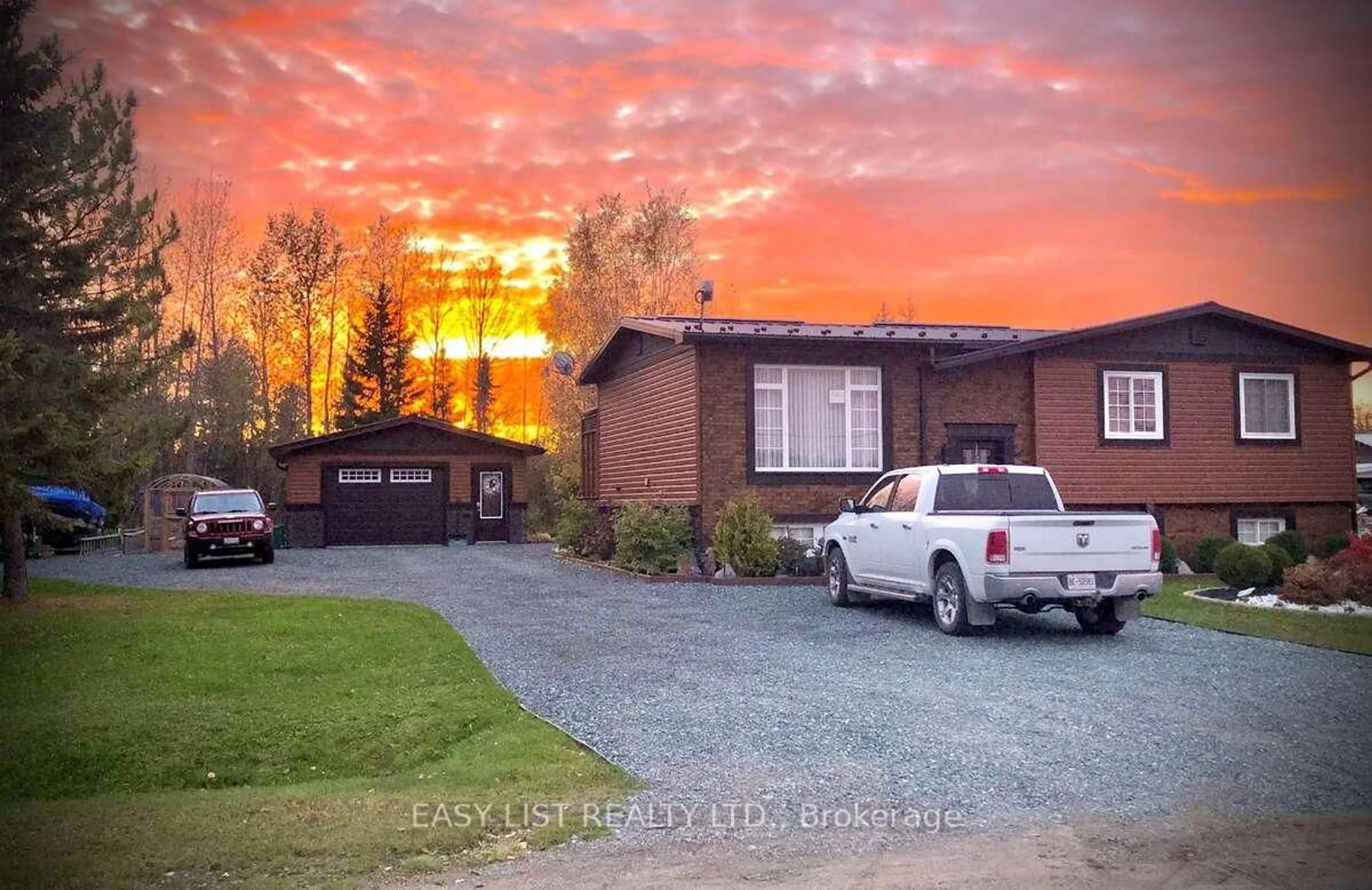 A pic from outside/outdoor area/front of a property/back of a property/a pic from drone, street for 502 Principale St, Black River Matheson Ontario P0K 1W0