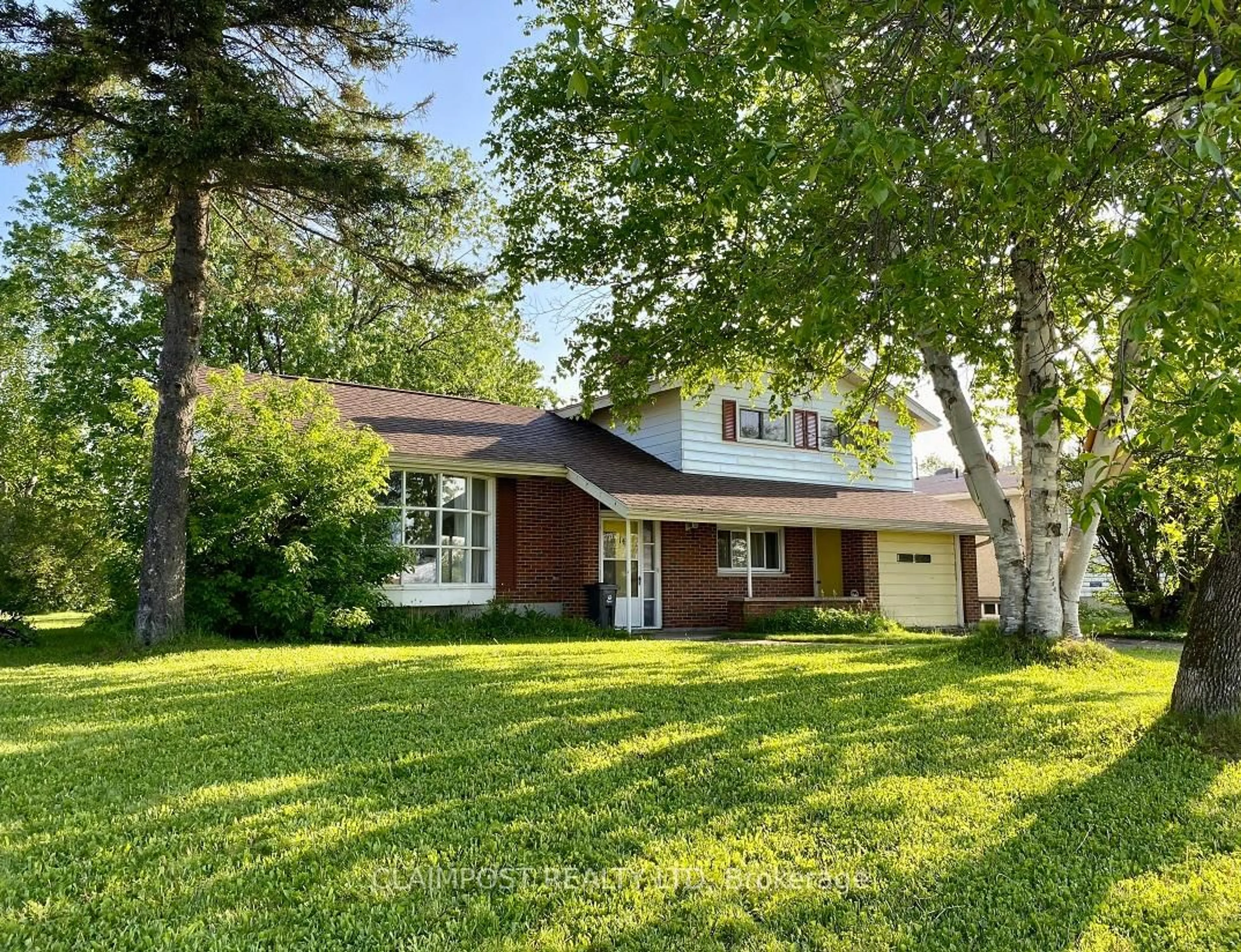 A pic from outside/outdoor area/front of a property/back of a property/a pic from drone, street for 147 Picadilly Circ, Iroquois Falls Ontario P0K 1E0