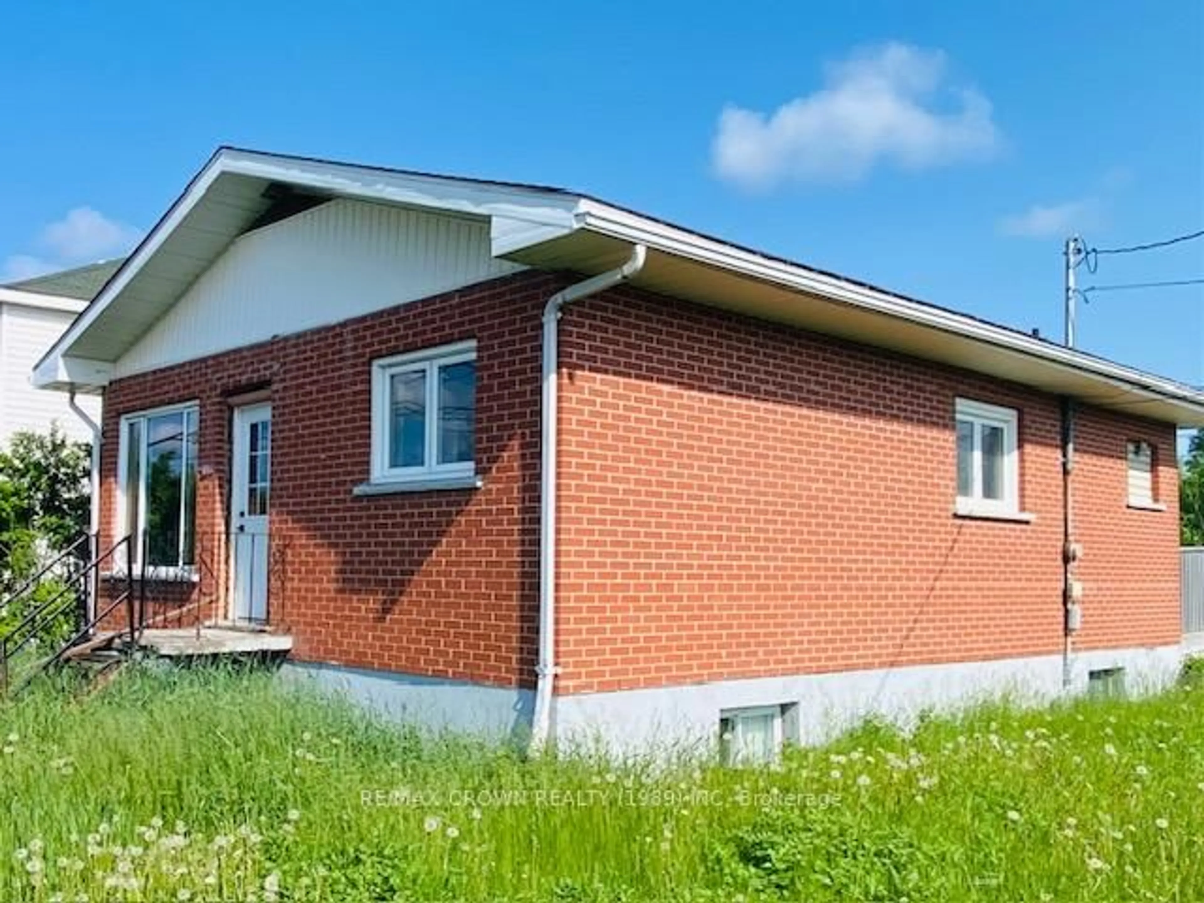 Home with brick exterior material, building for 116 Brunetville Rd, Kapuskasing Ontario P5N 2G4