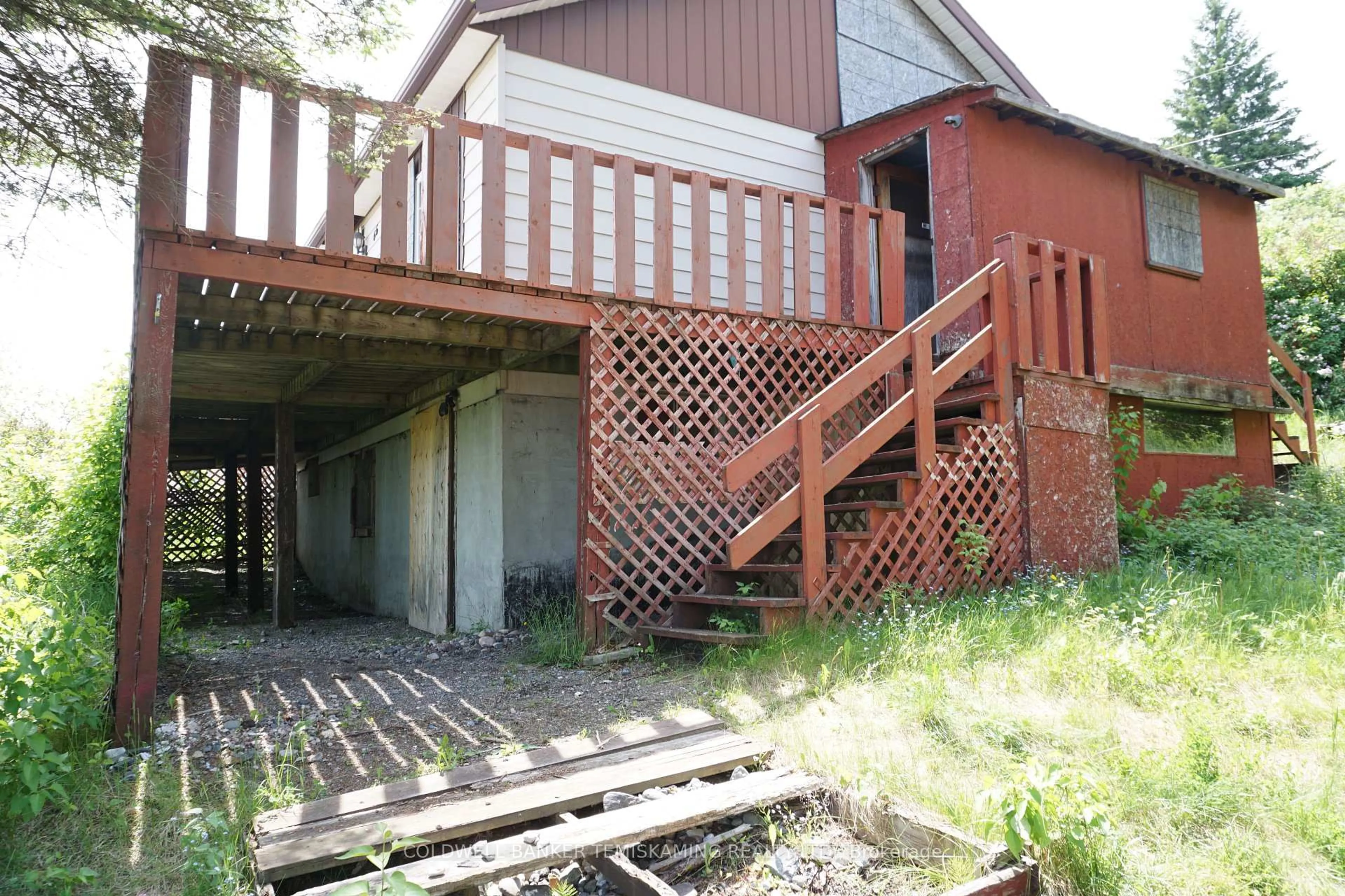 Patio, building for 66 Russell St, Cobalt Ontario P0J 1C0