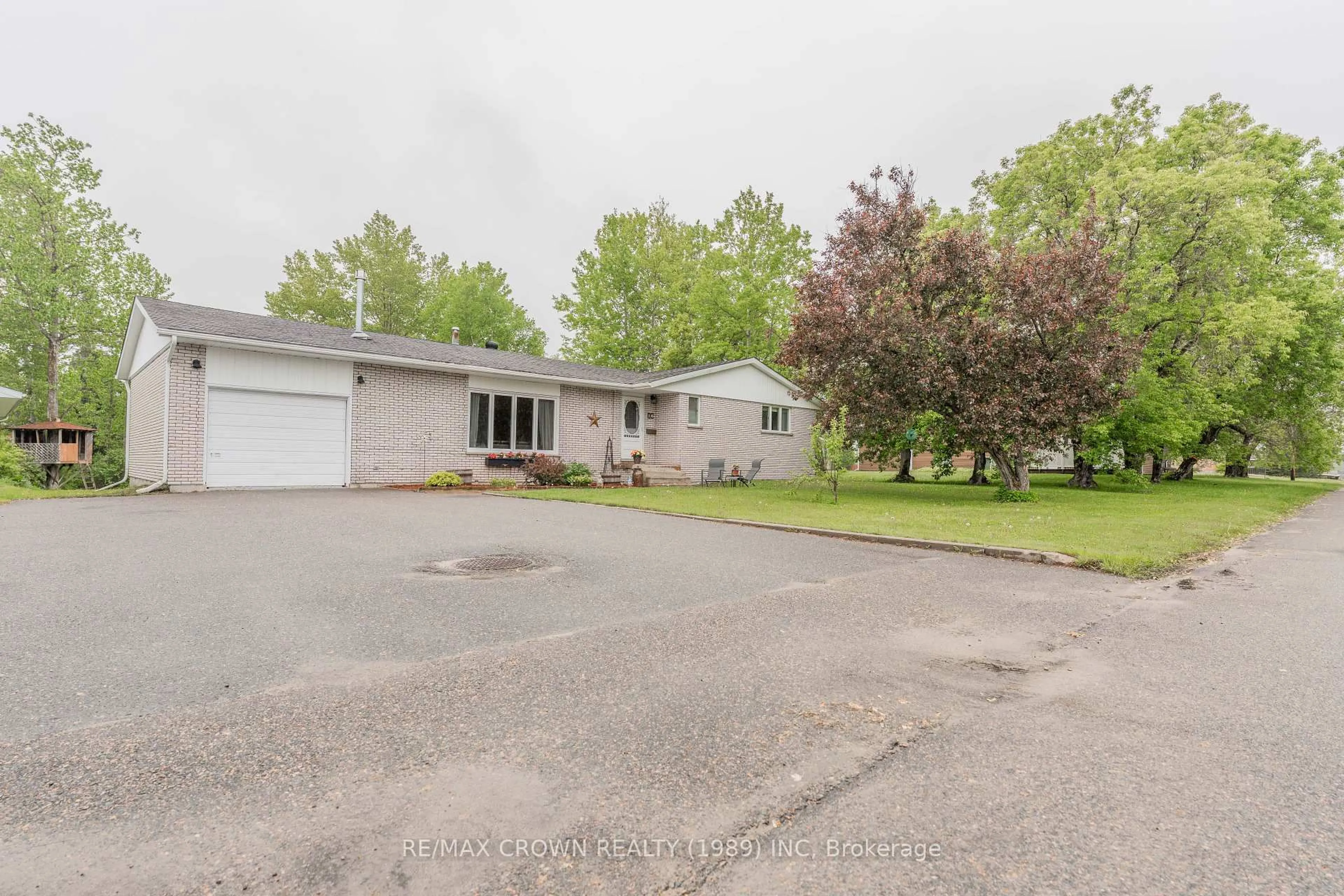 A pic from outside/outdoor area/front of a property/back of a property/a pic from drone, street for 16 Clark St, Kapuskasing Ontario P5N 2Z3