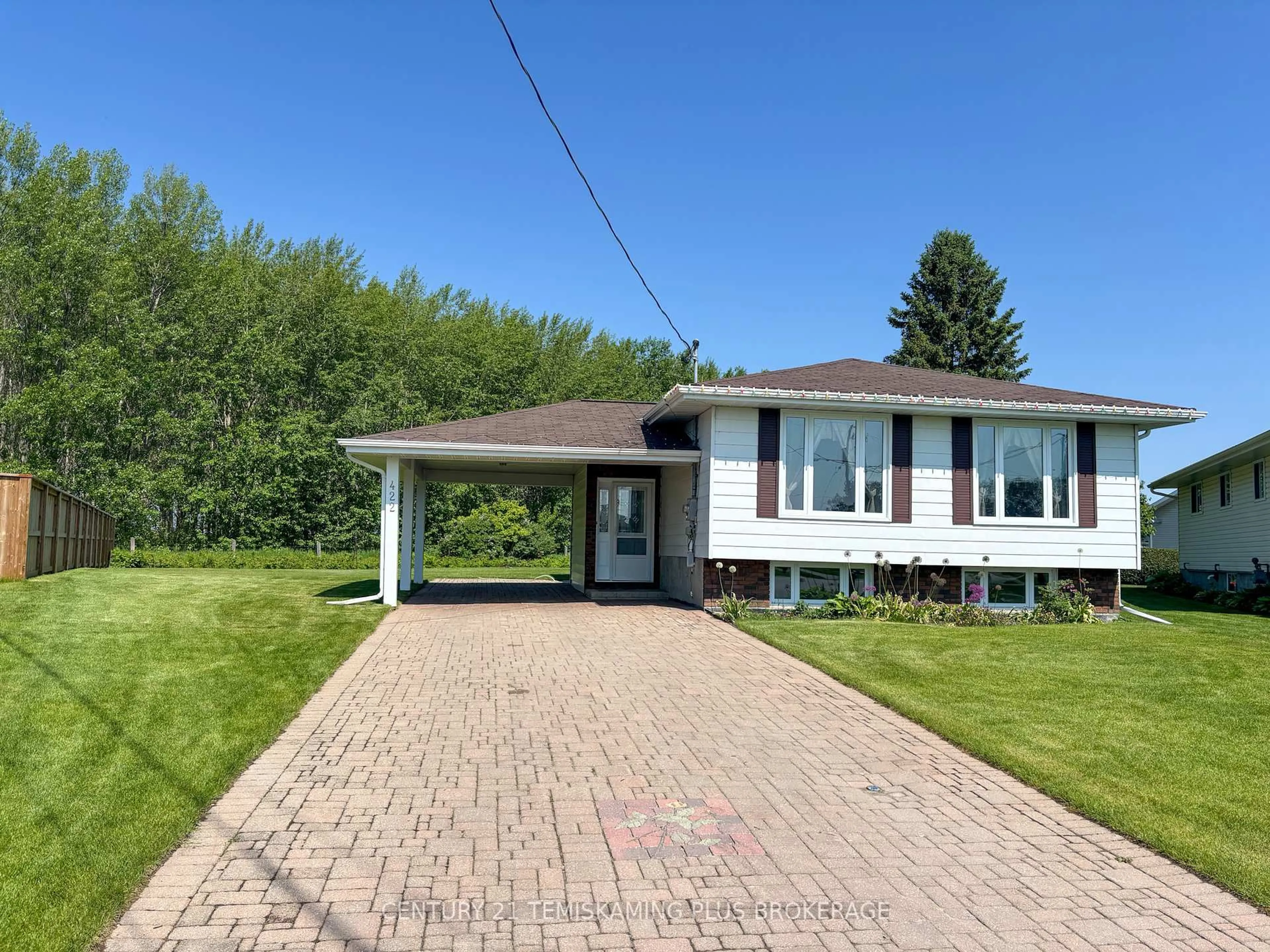 Home with vinyl exterior material, street for 422 McKelvie St, Temiskaming Shores Ontario P0J 1P0