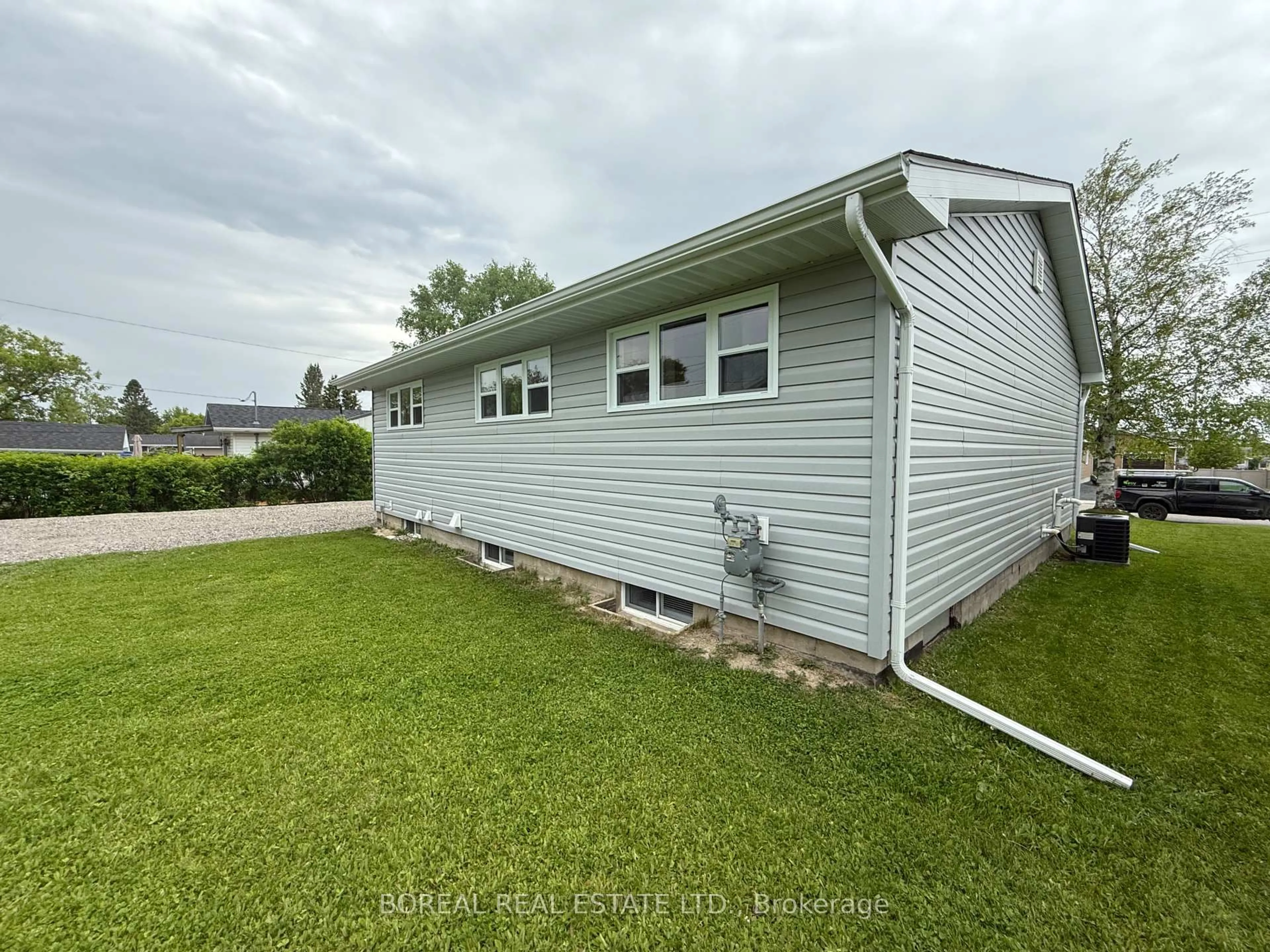 Home with vinyl exterior material, water/lake/river/ocean view for 252 Fourteenth Ave, Cochrane Ontario P0L 1C0