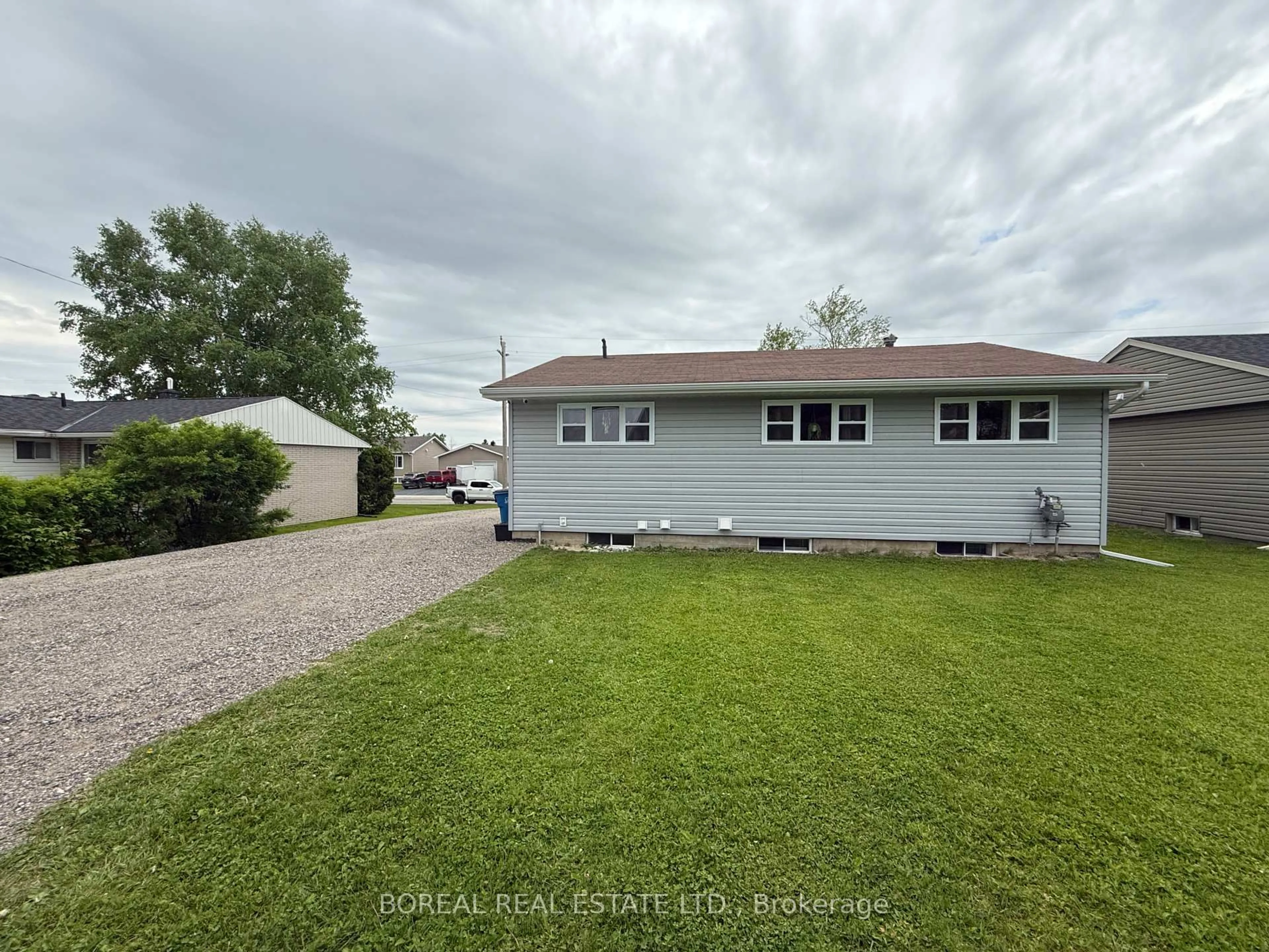 A pic from outside/outdoor area/front of a property/back of a property/a pic from drone, unknown for 252 Fourteenth Ave, Cochrane Ontario P0L 1C0