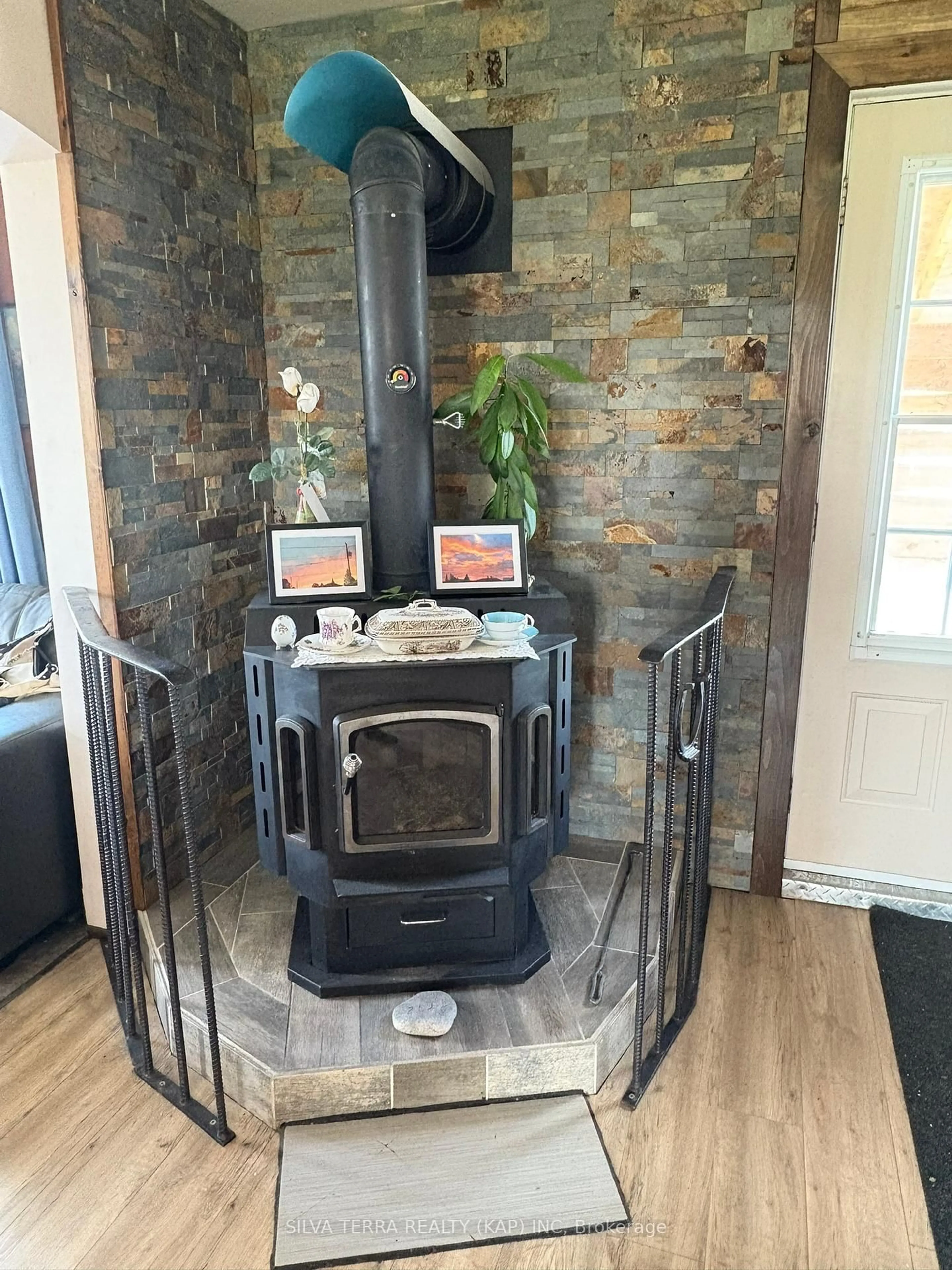 Indoor entryway for 52 Doyon St, Fauquier-Strickland Ontario P0L 1G0