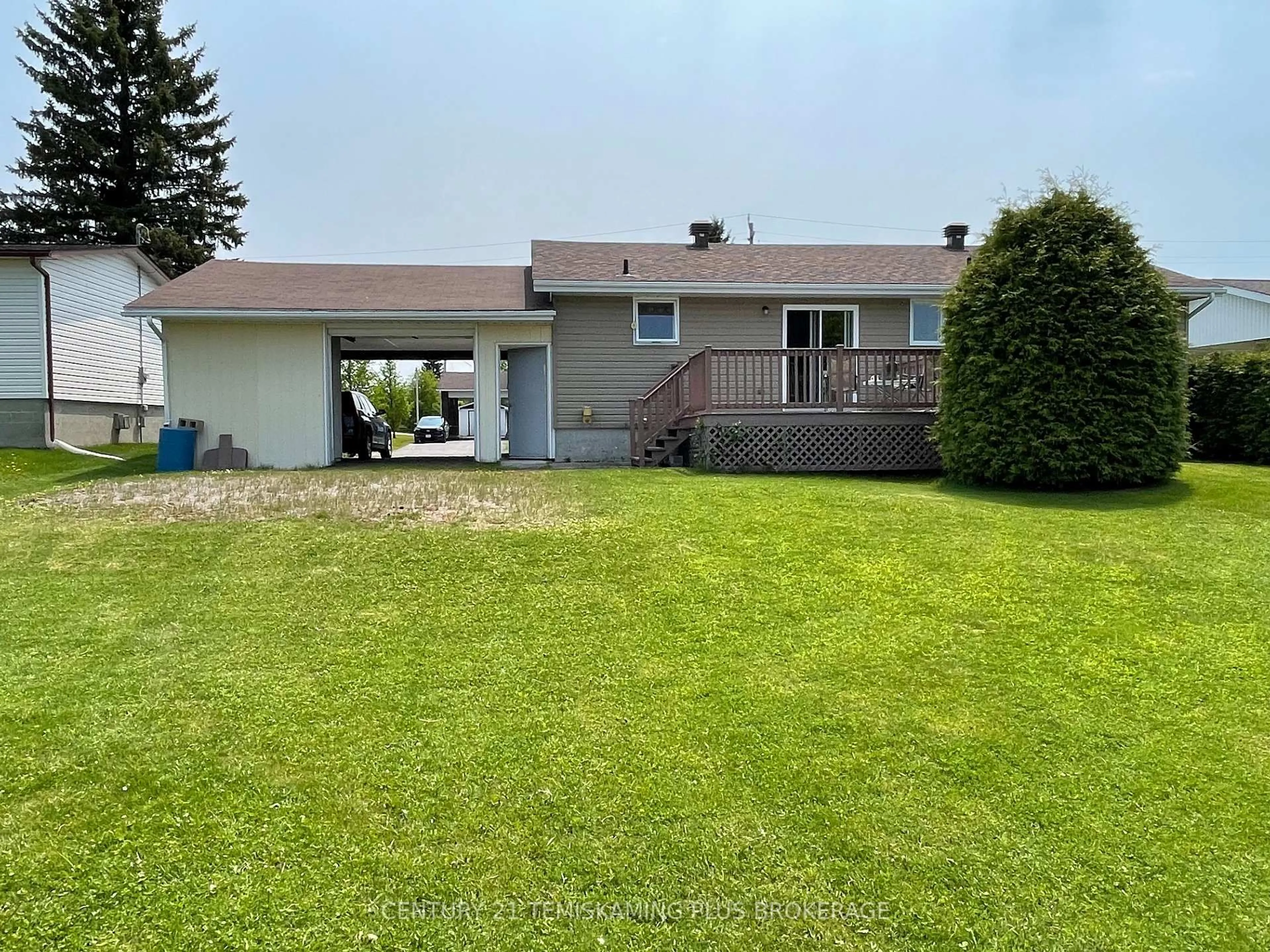 A pic from outside/outdoor area/front of a property/back of a property/a pic from drone, unknown for 327 Crystal Cres, Temiskaming Shores Ontario P0J 1P0