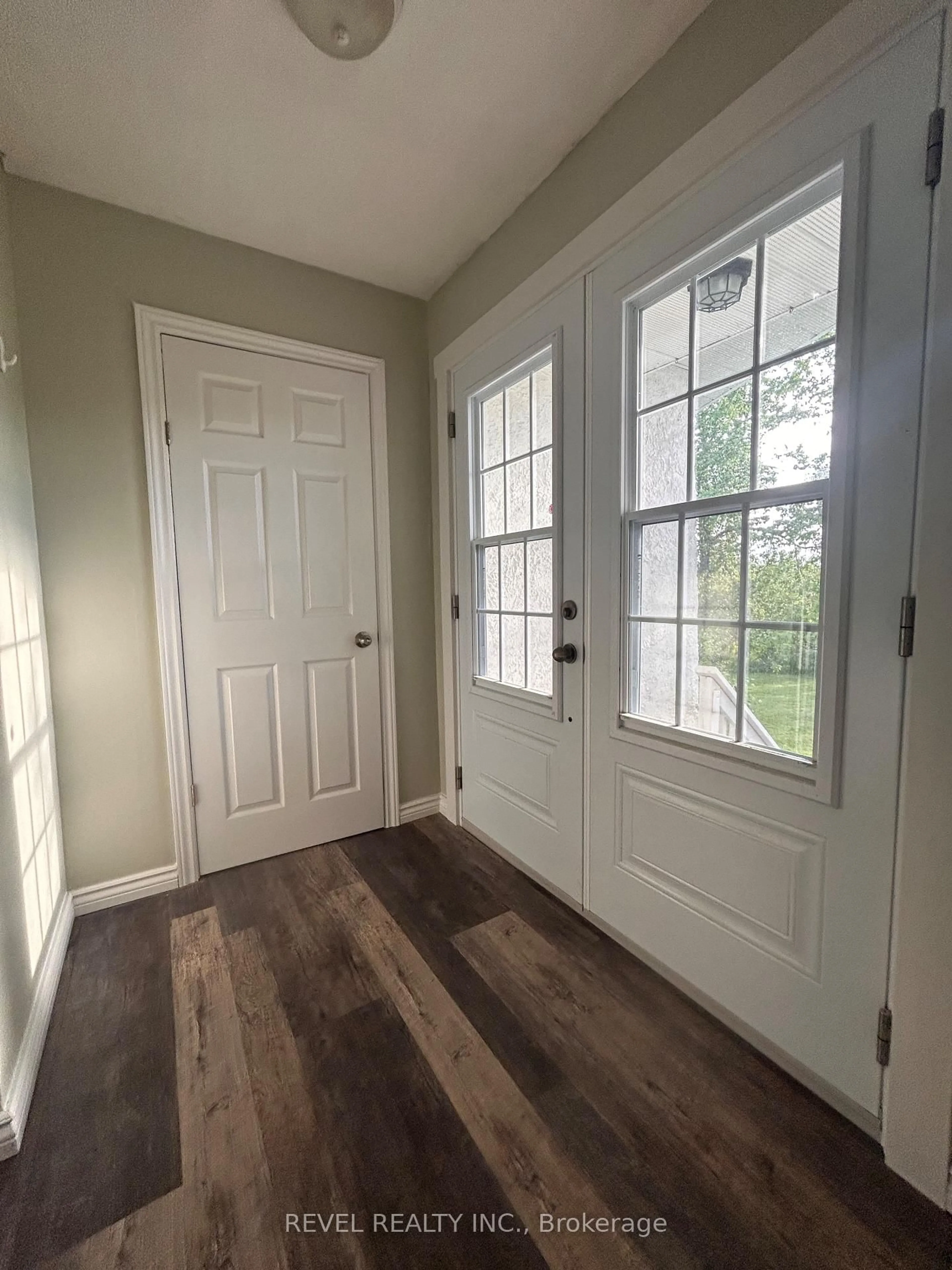 Indoor entryway for 1250 Highway 11, Cochrane Ontario P0L 1C0