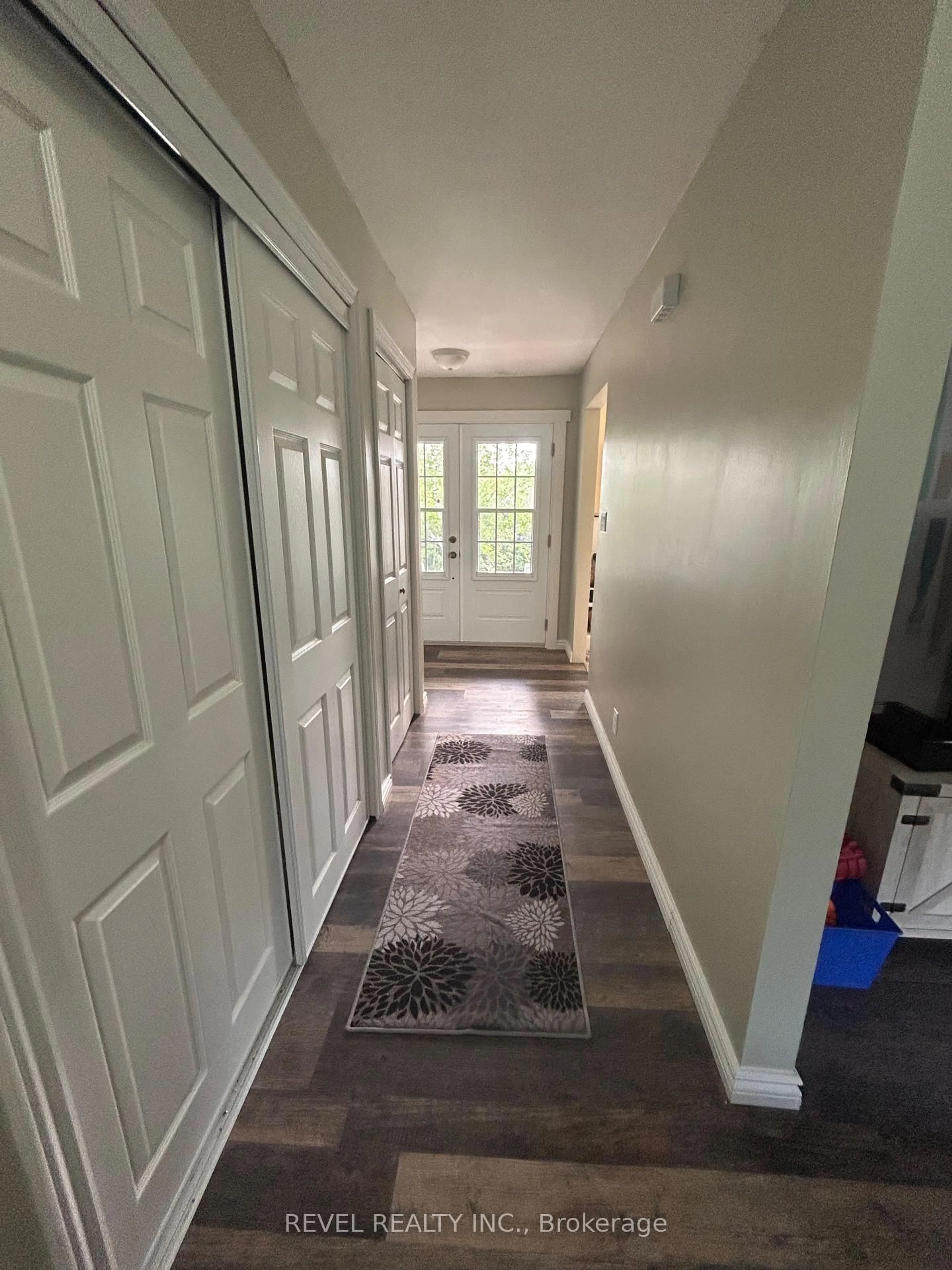 Indoor entryway for 1250 Highway 11, Cochrane Ontario P0L 1C0
