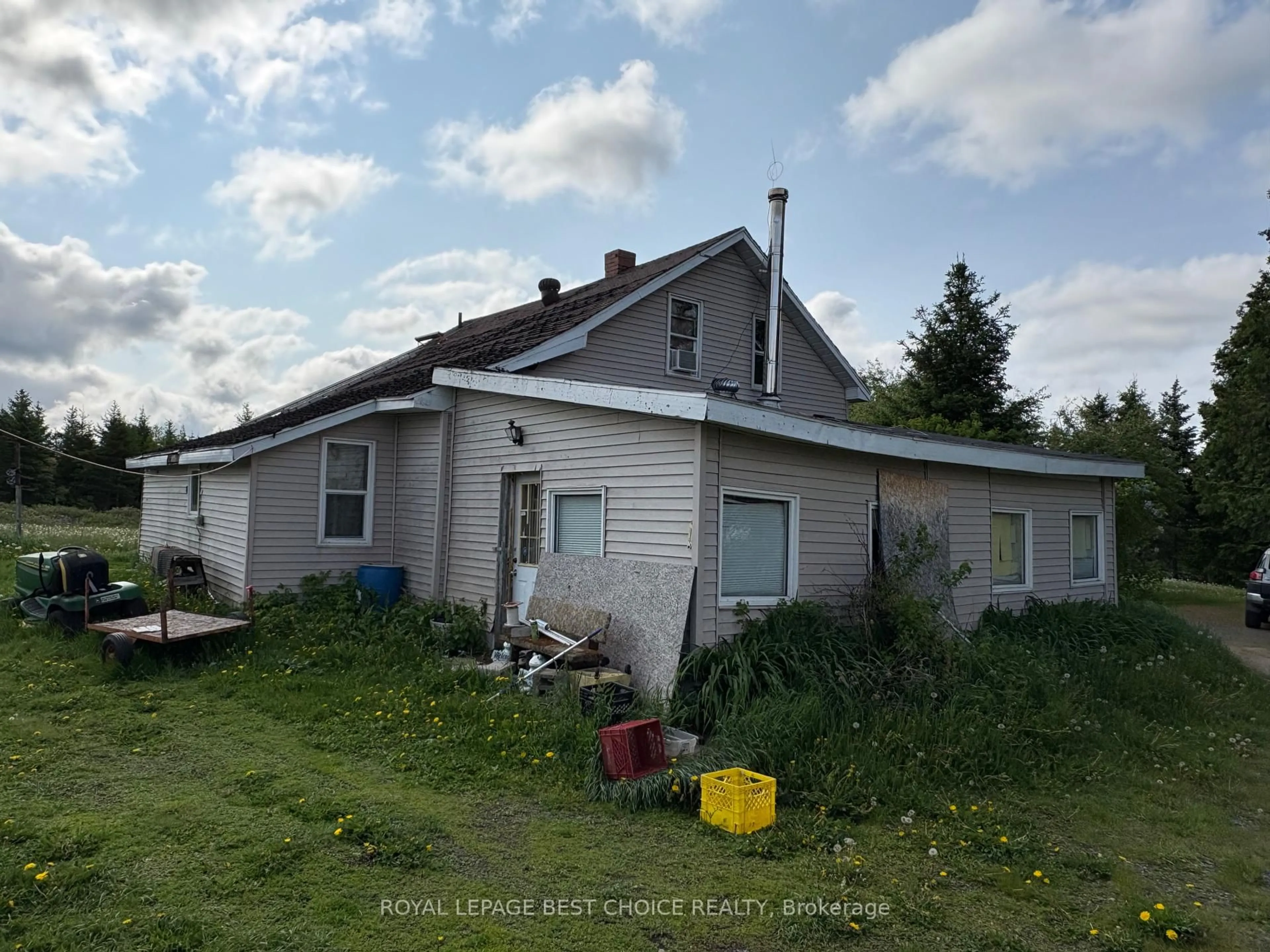 A pic from outside/outdoor area/front of a property/back of a property/a pic from drone, building for 964253 Development Rd, Harley Ontario P0J 1S0