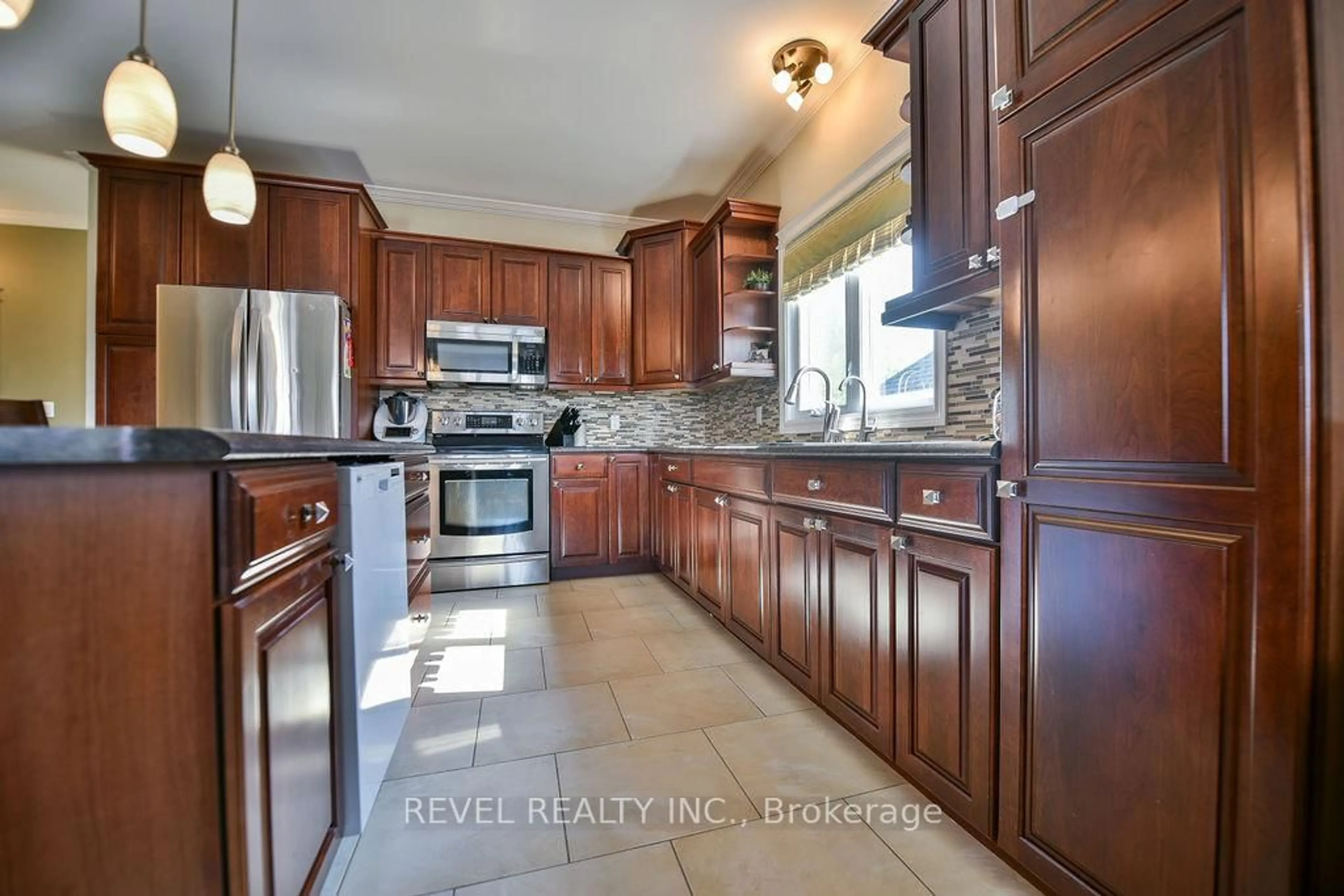 Open concept kitchen, ceramic/tile floor for 26 Majestic Dr, Timmins Ontario P4R 1N6