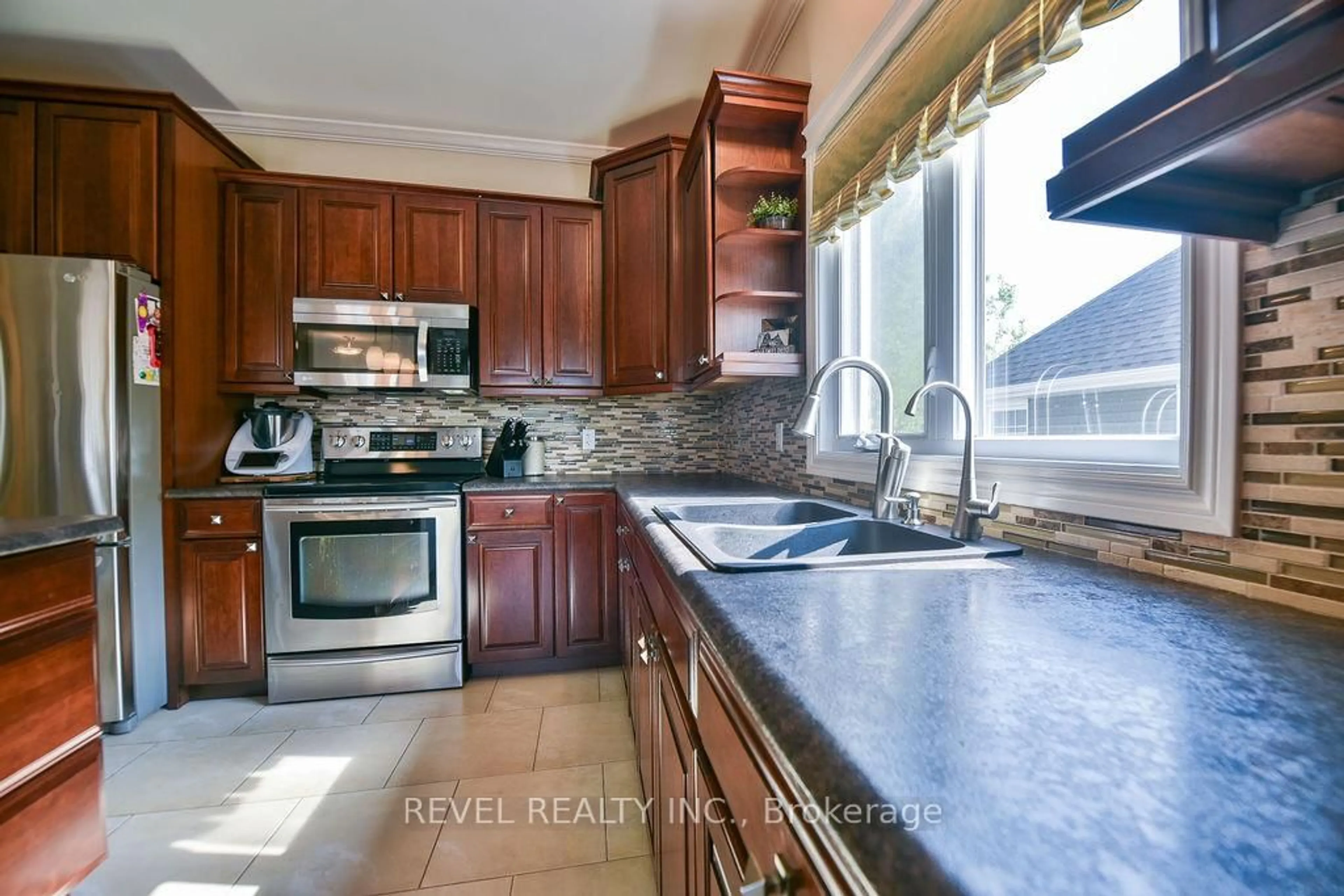 Open concept kitchen, ceramic/tile floor for 26 Majestic Dr, Timmins Ontario P4R 1N6