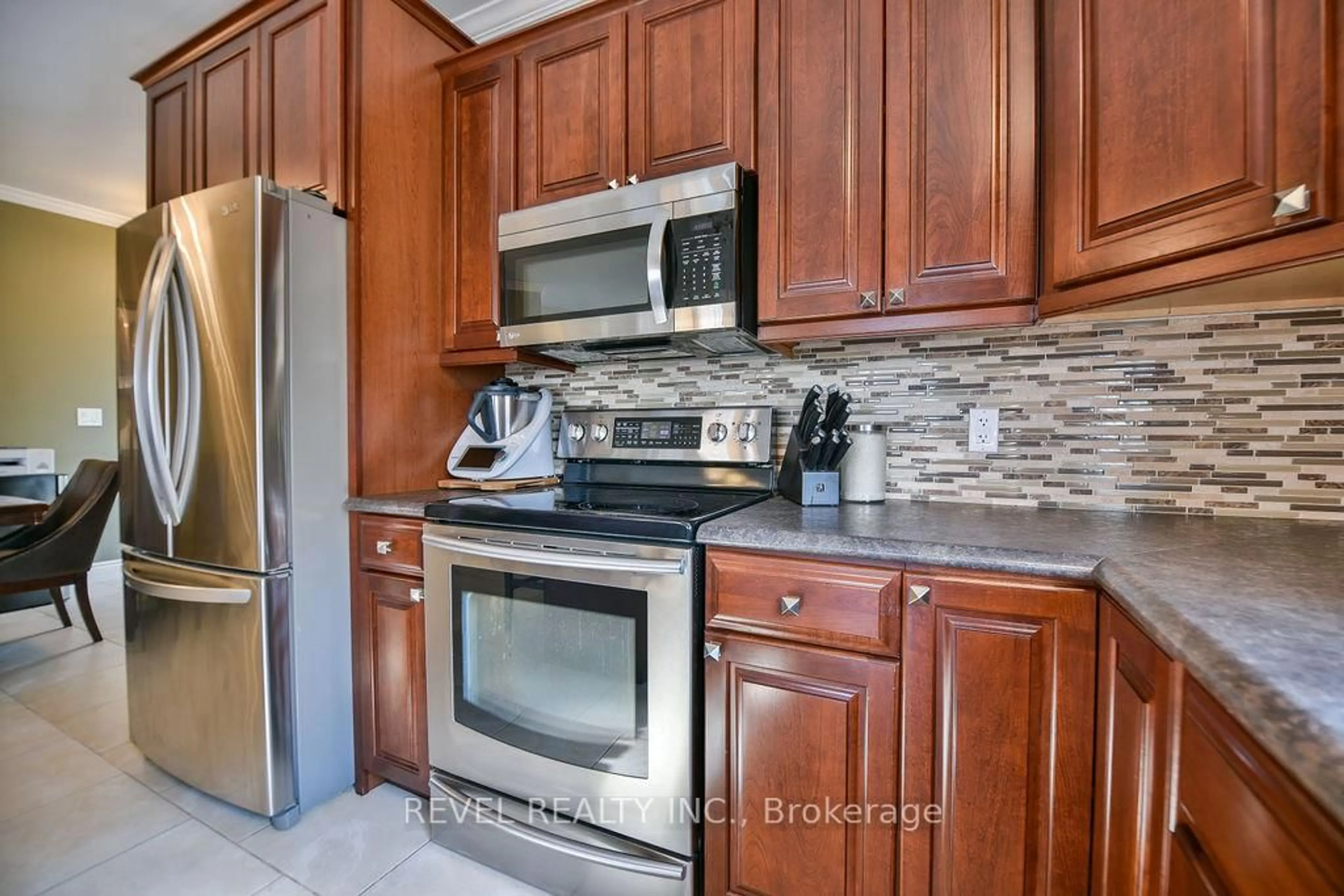 Standard kitchen, ceramic/tile floor for 26 Majestic Dr, Timmins Ontario P4R 1N6