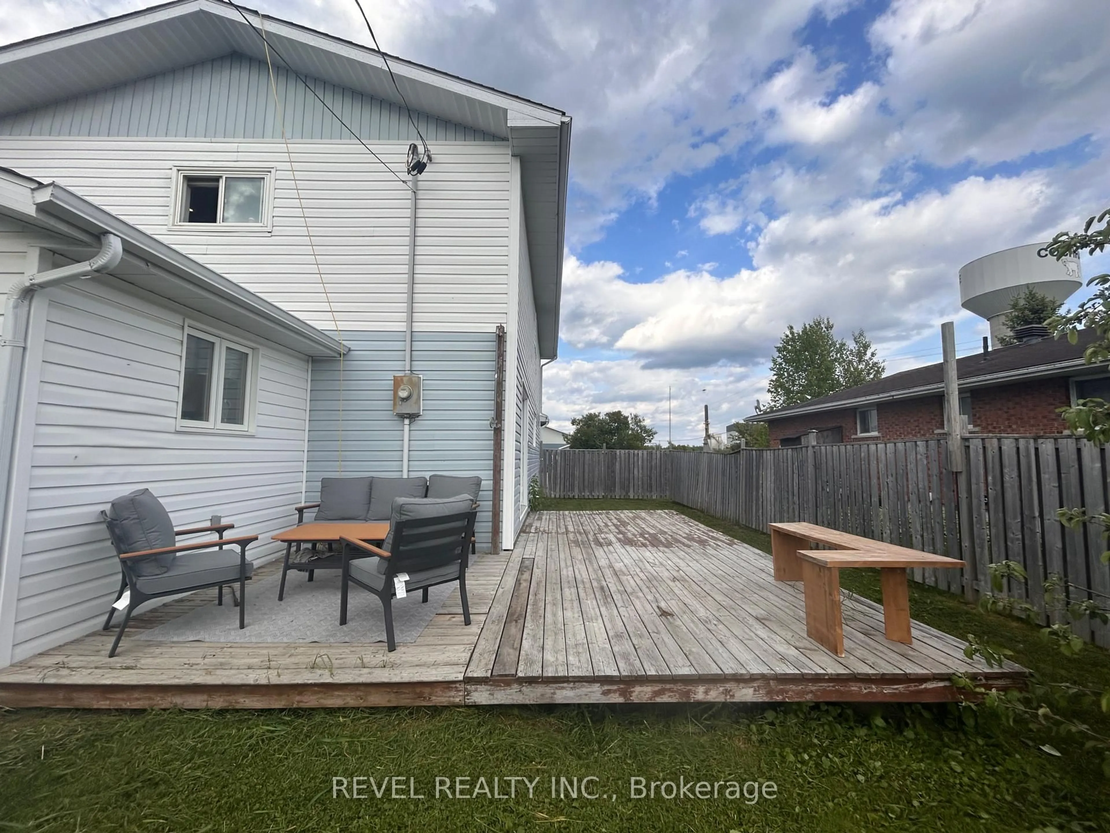 Unknown for 165 Seventeenth Ave, Cochrane Ontario P0L 1C0