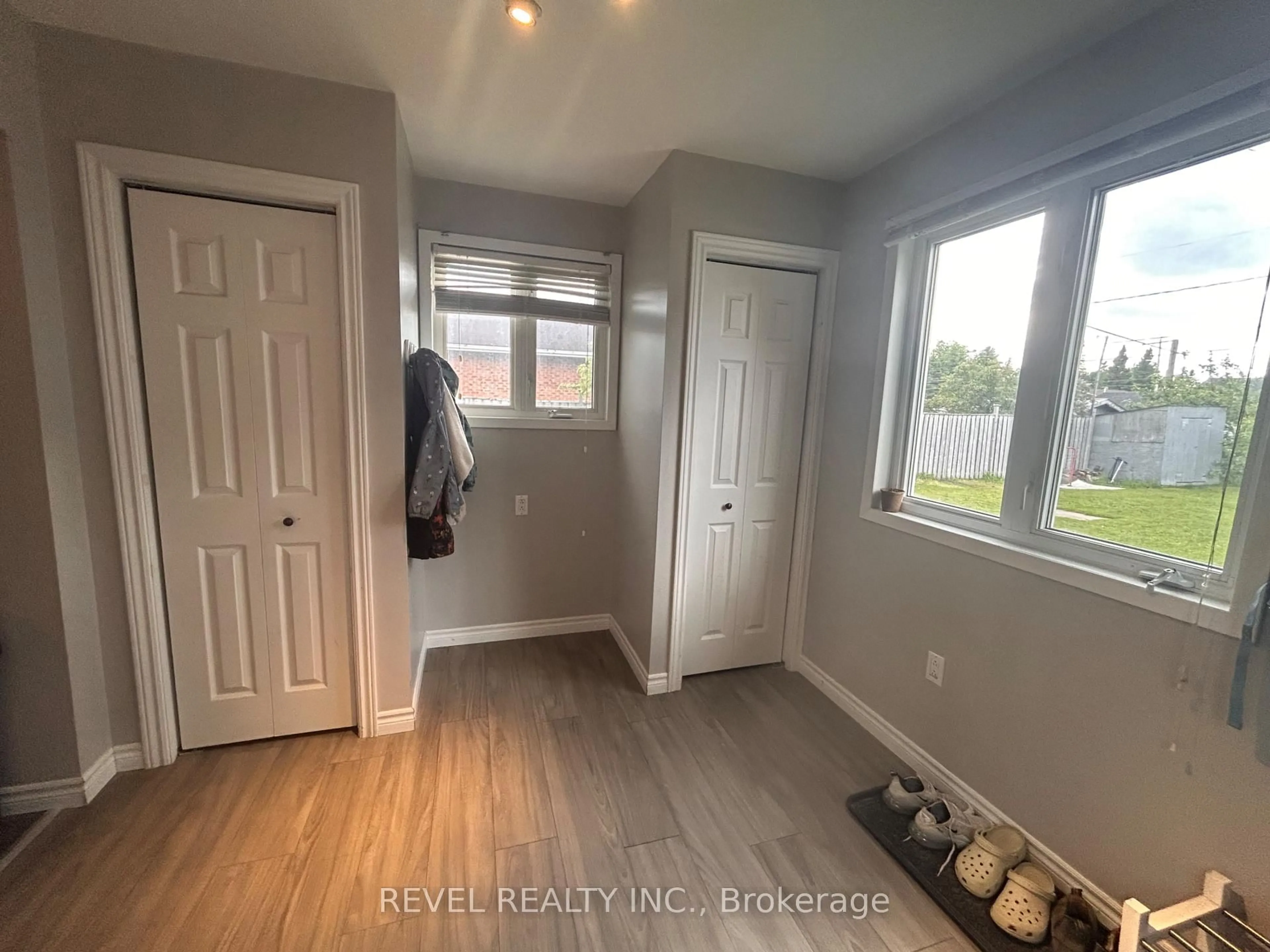 Indoor entryway for 165 Seventeenth Ave, Cochrane Ontario P0L 1C0