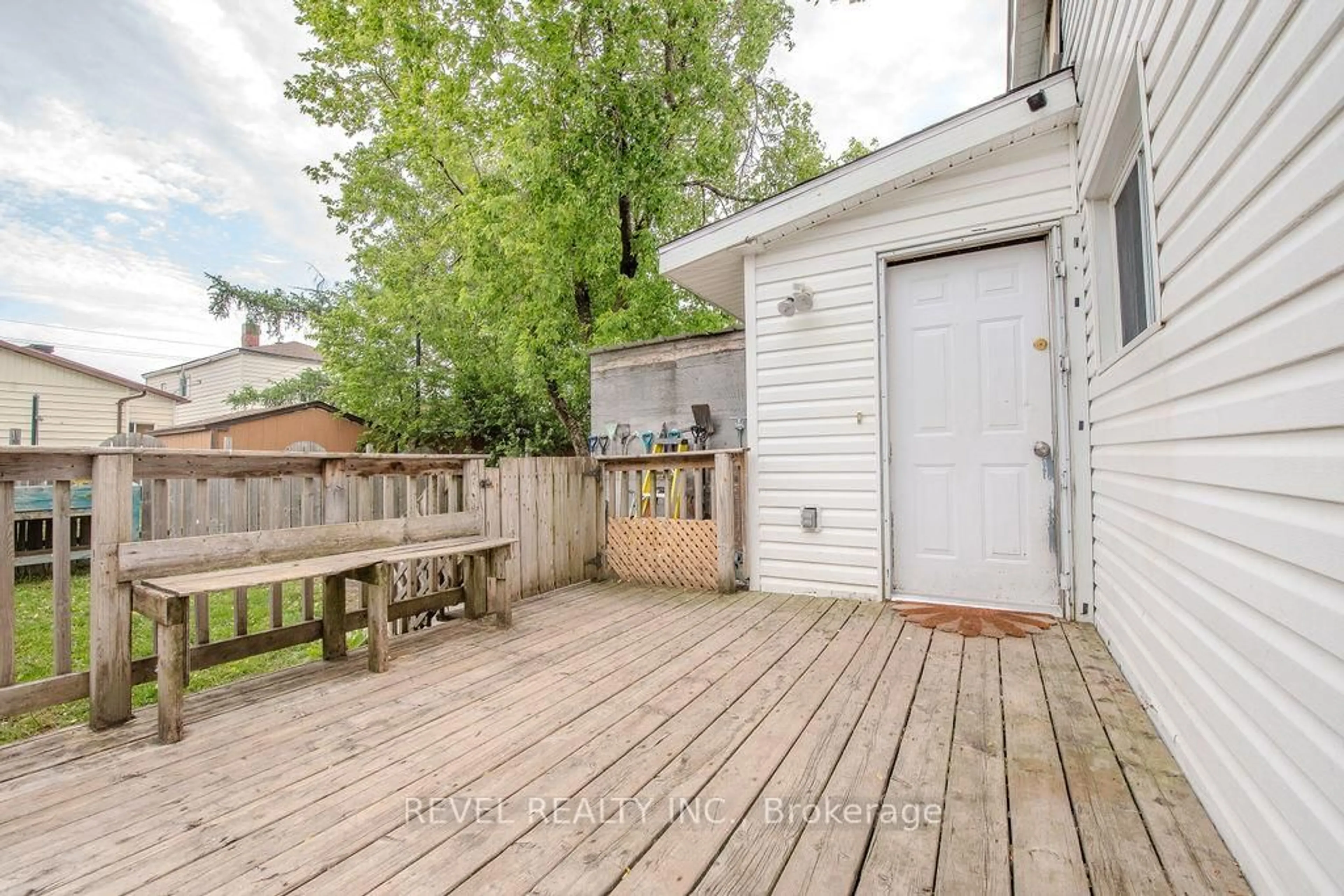 Patio, street for 388 Cedar St, Timmins Ontario P4N 2H6