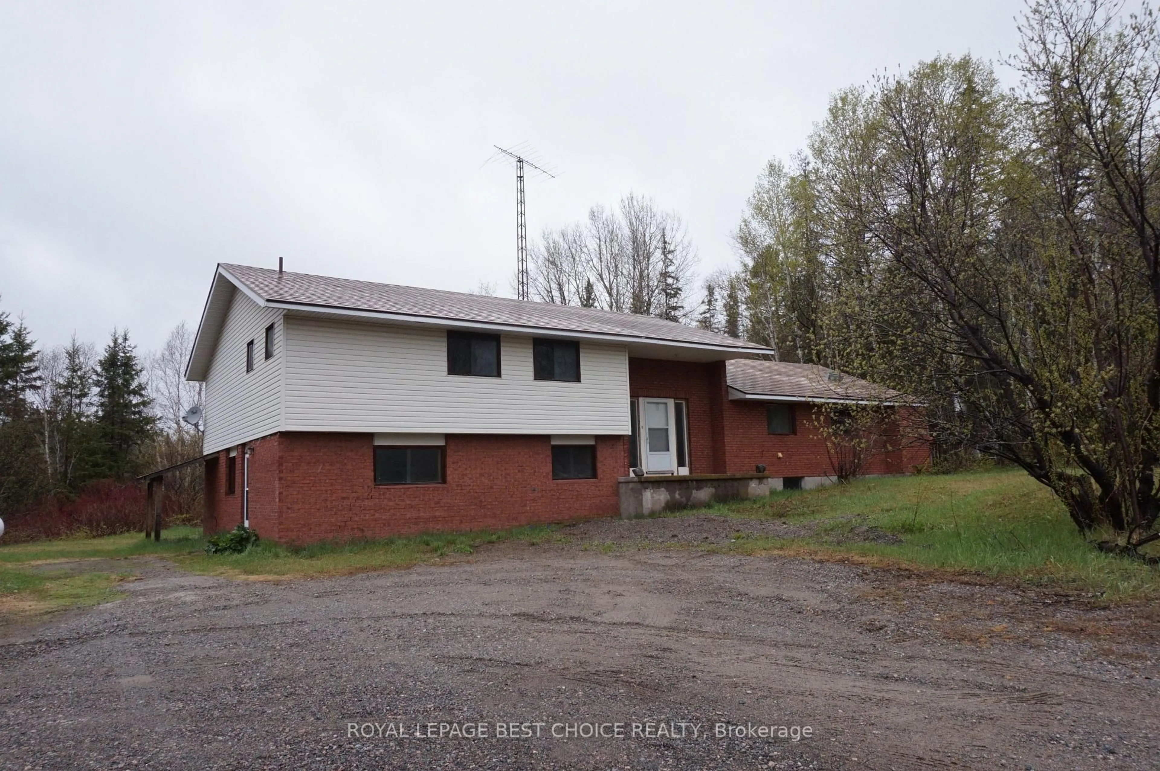A pic from outside/outdoor area/front of a property/back of a property/a pic from drone, building for 994328 Hwy 11, Coleman Ontario P0J 1C0