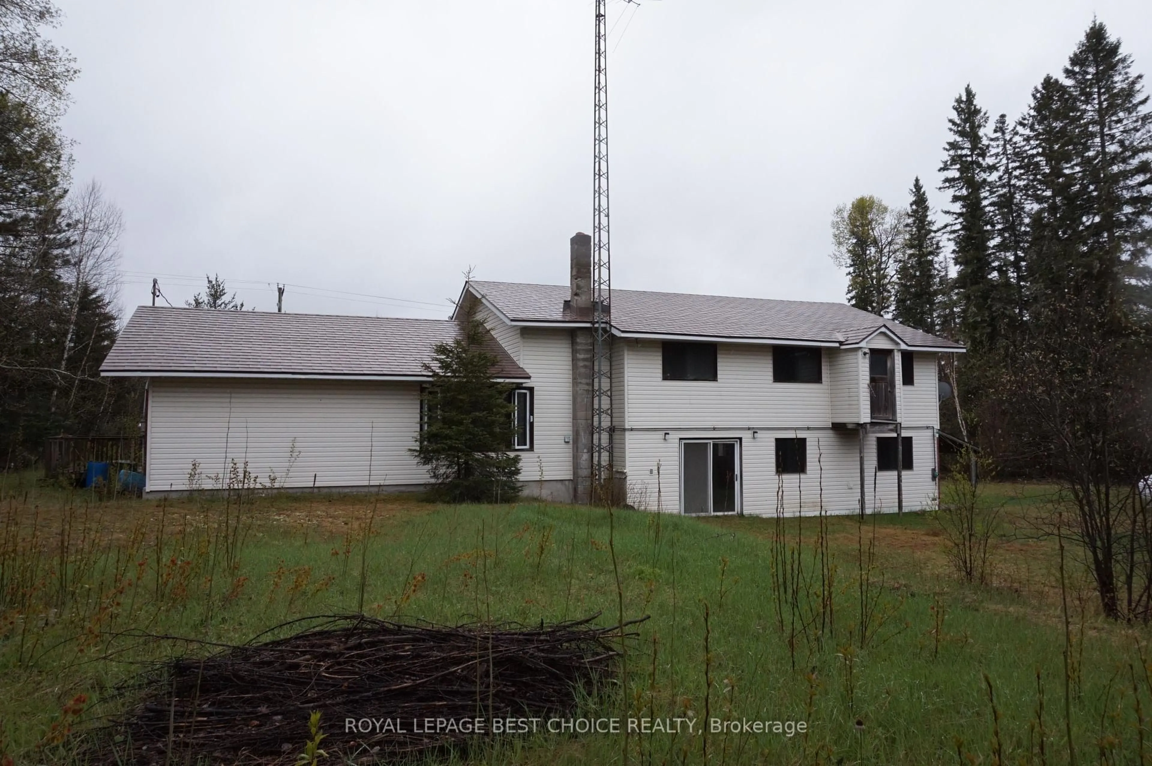 A pic from outside/outdoor area/front of a property/back of a property/a pic from drone, building for 994328 Hwy 11, Coleman Ontario P0J 1C0