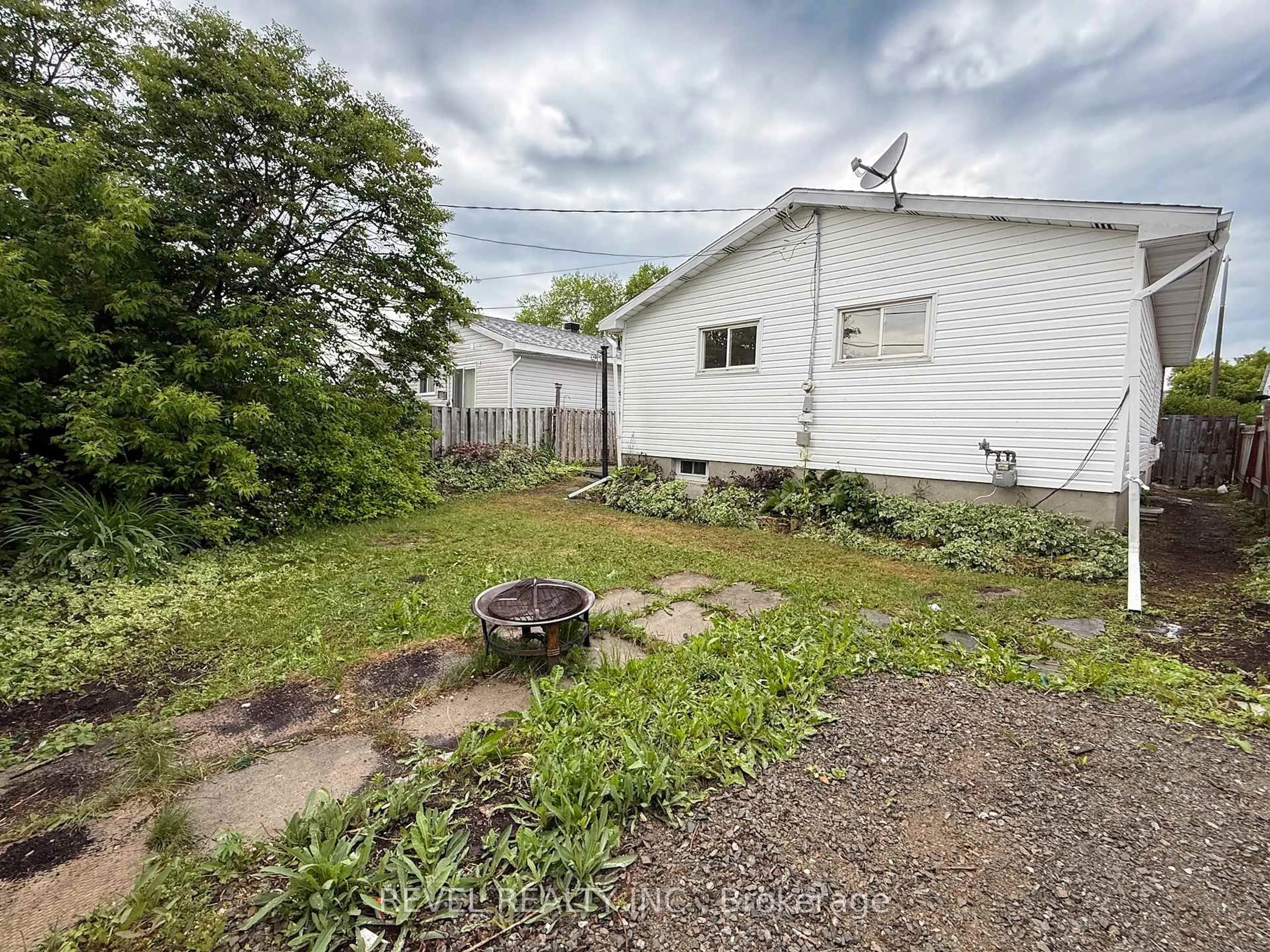 Shed for 549 Spooner Dr, Timmins Ontario P4N 4R6