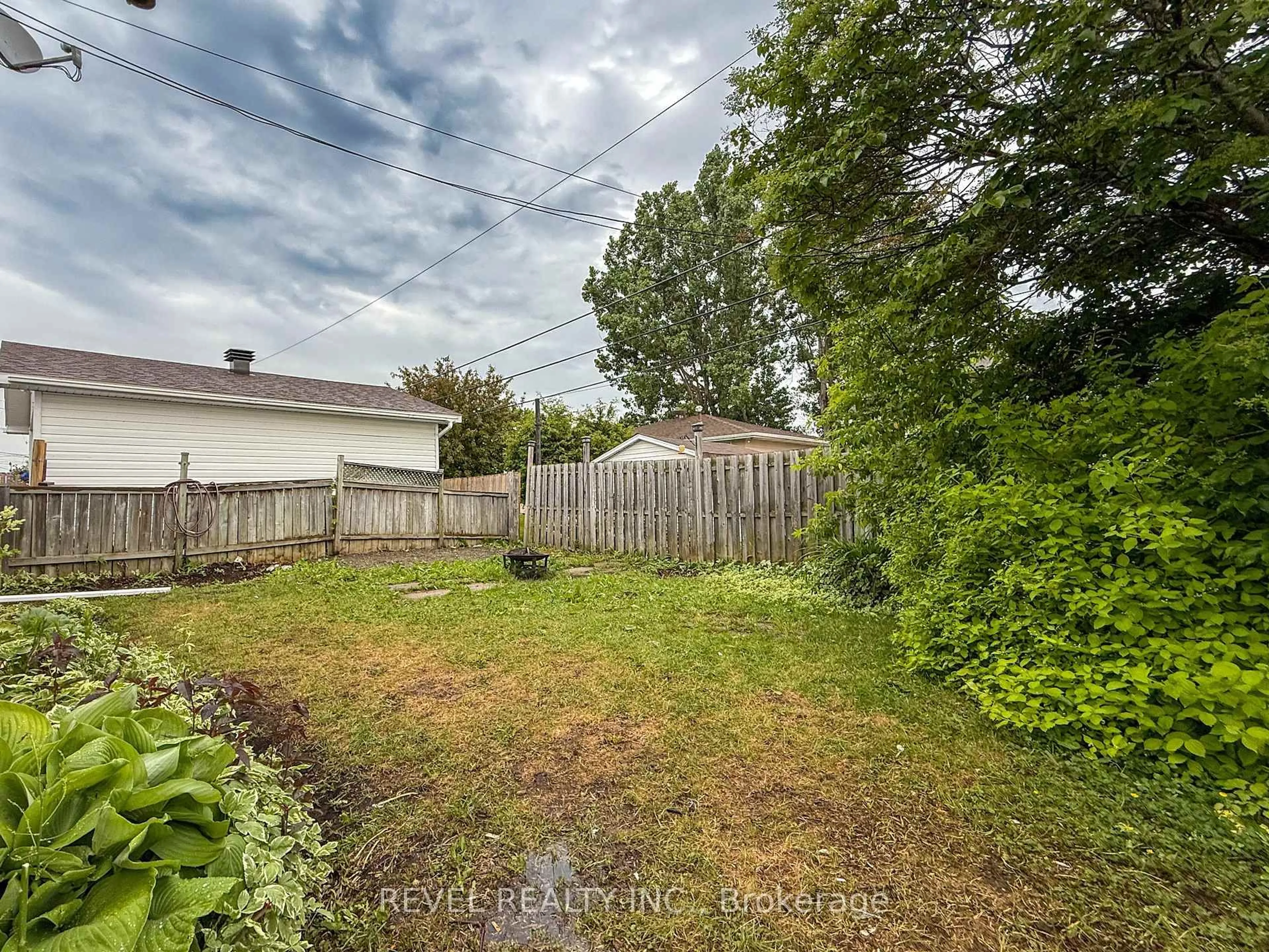 Shed for 549 Spooner Dr, Timmins Ontario P4N 4R6