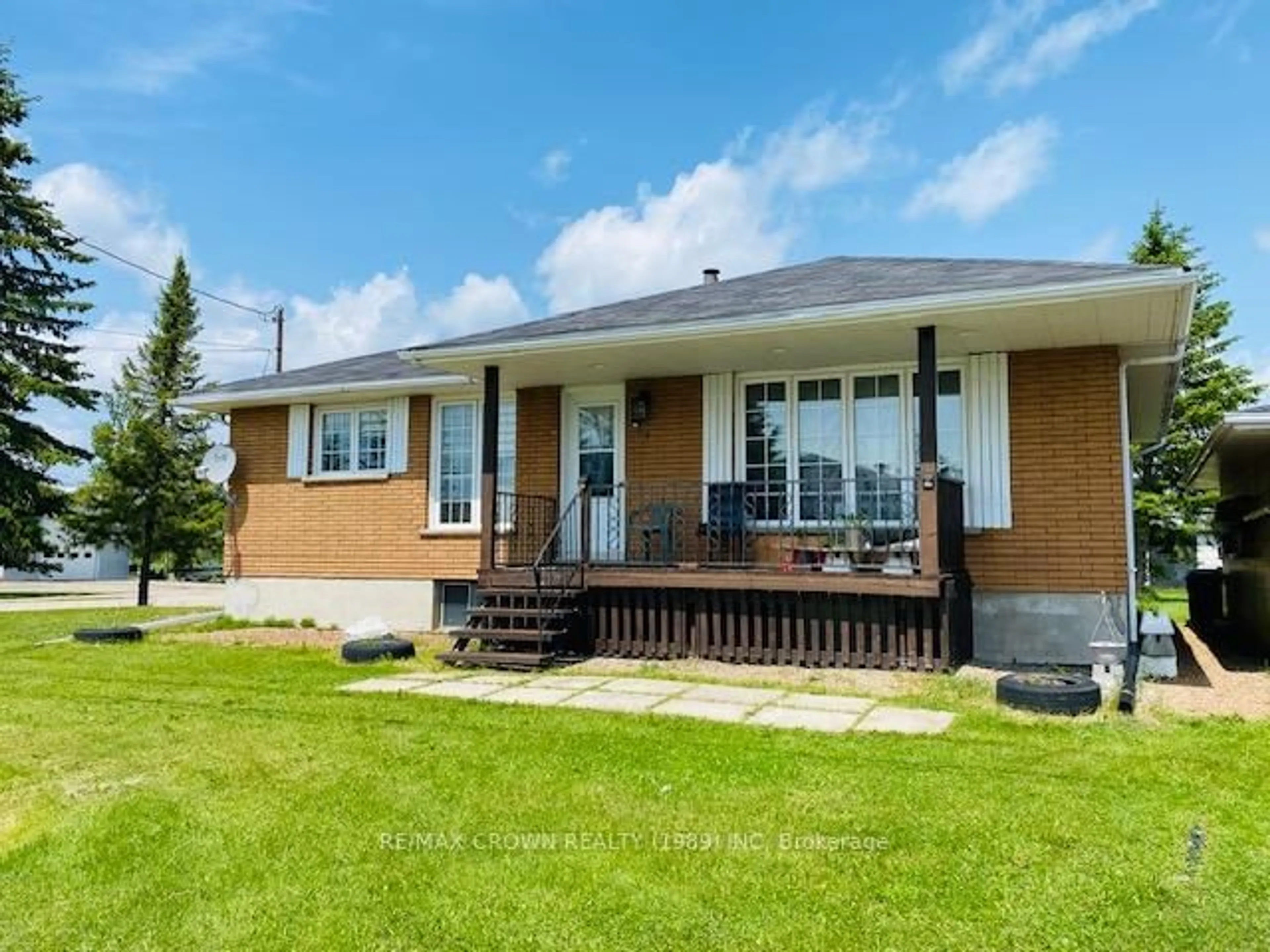 Home with brick exterior material, unknown for 14 Notre Dame St, Opasatika Ontario P0L 1Z0