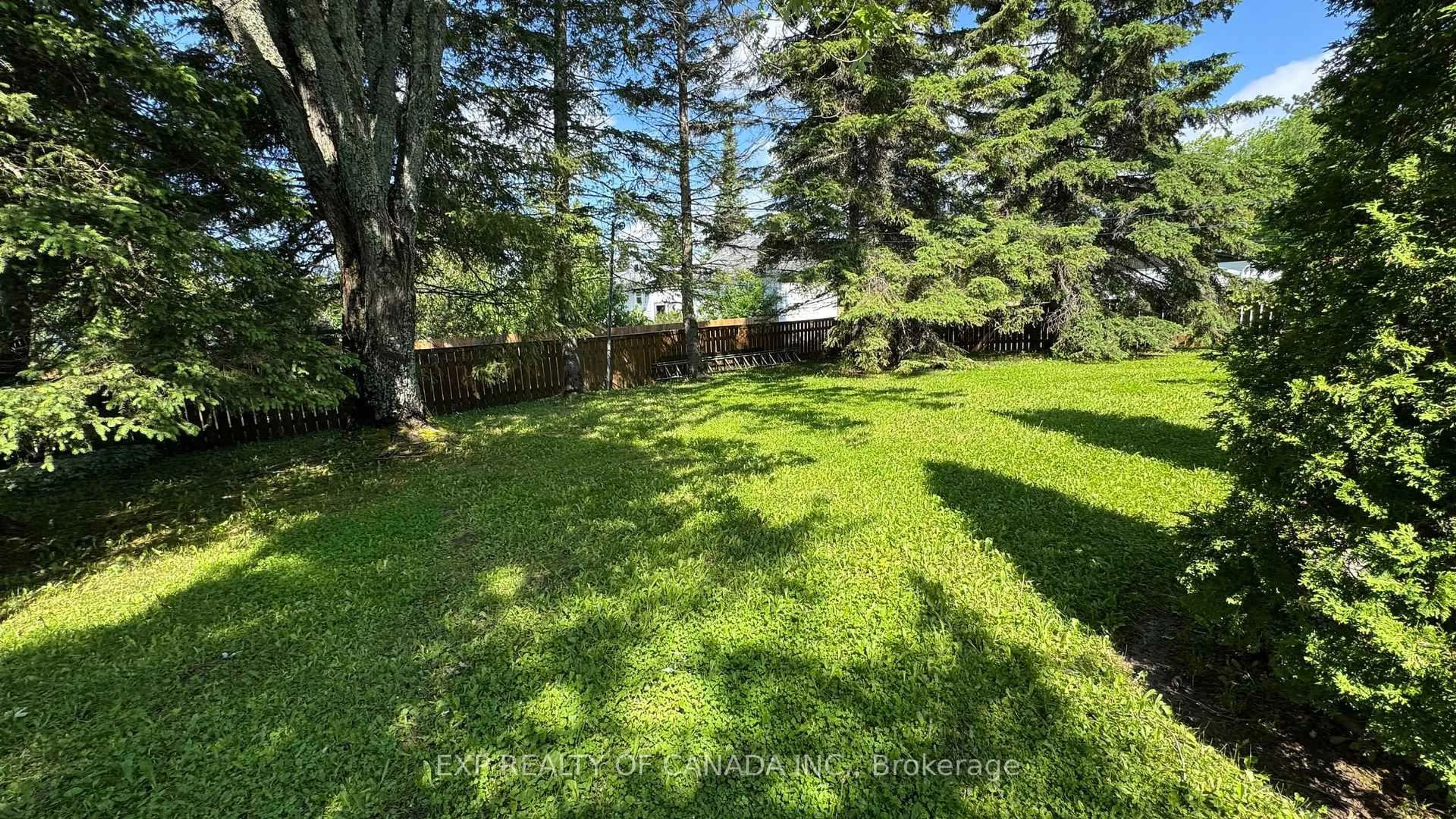 A pic from outside/outdoor area/front of a property/back of a property/a pic from drone, forest/trees view for 367 Third Ave, Cochrane Ontario P0L 1C0