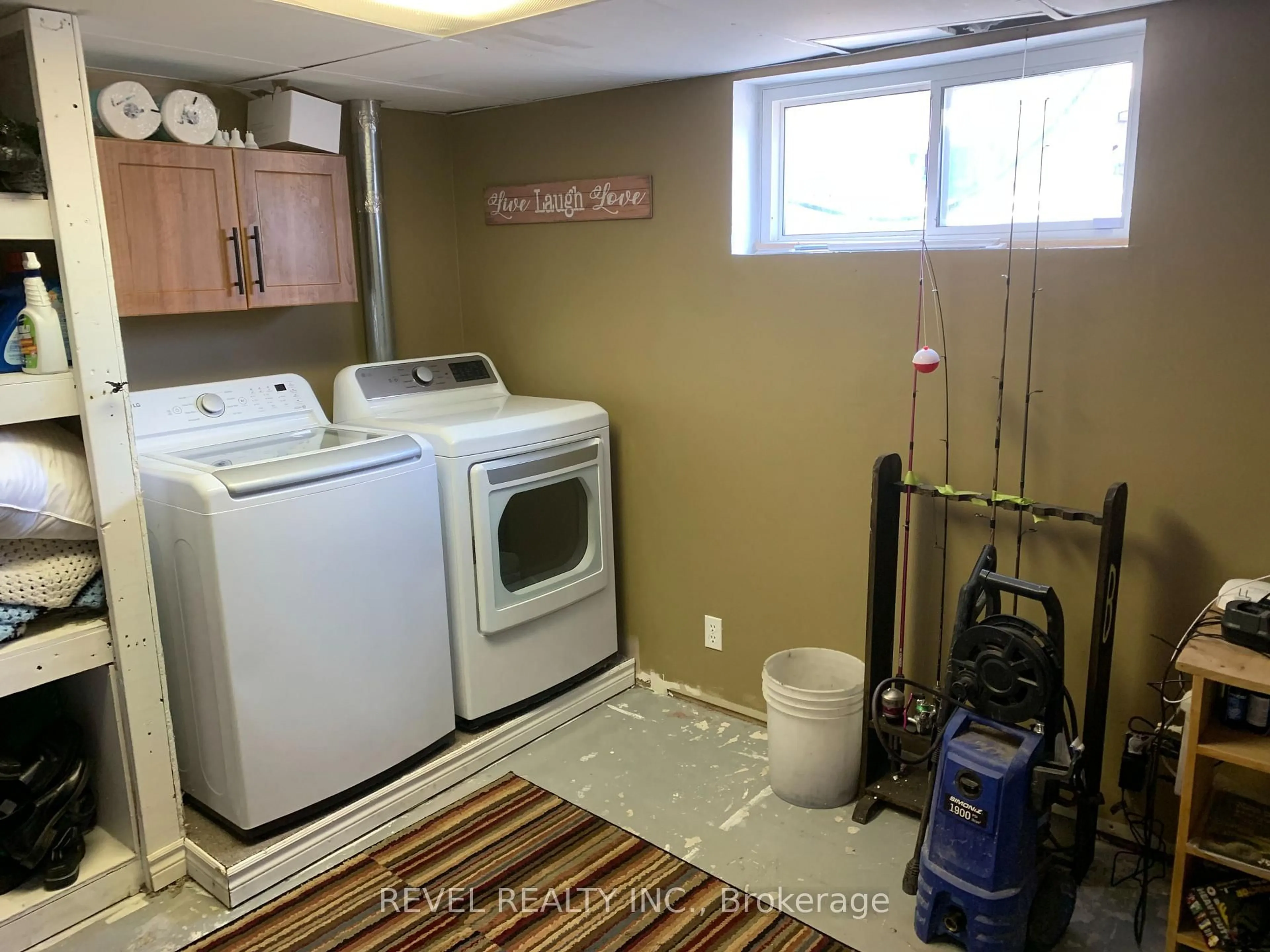 Laundry room for 23 Bruce Ave, Timmins Ontario P0N 1H0