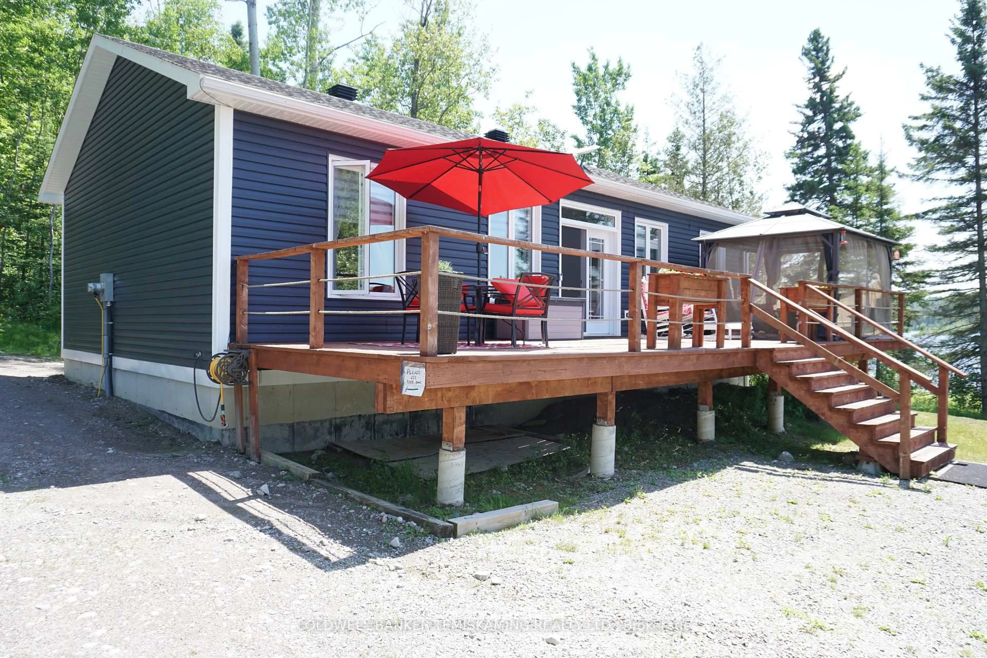 Patio, street for 289804 Long Lake Rd, Englehart Ontario P0J 1B0