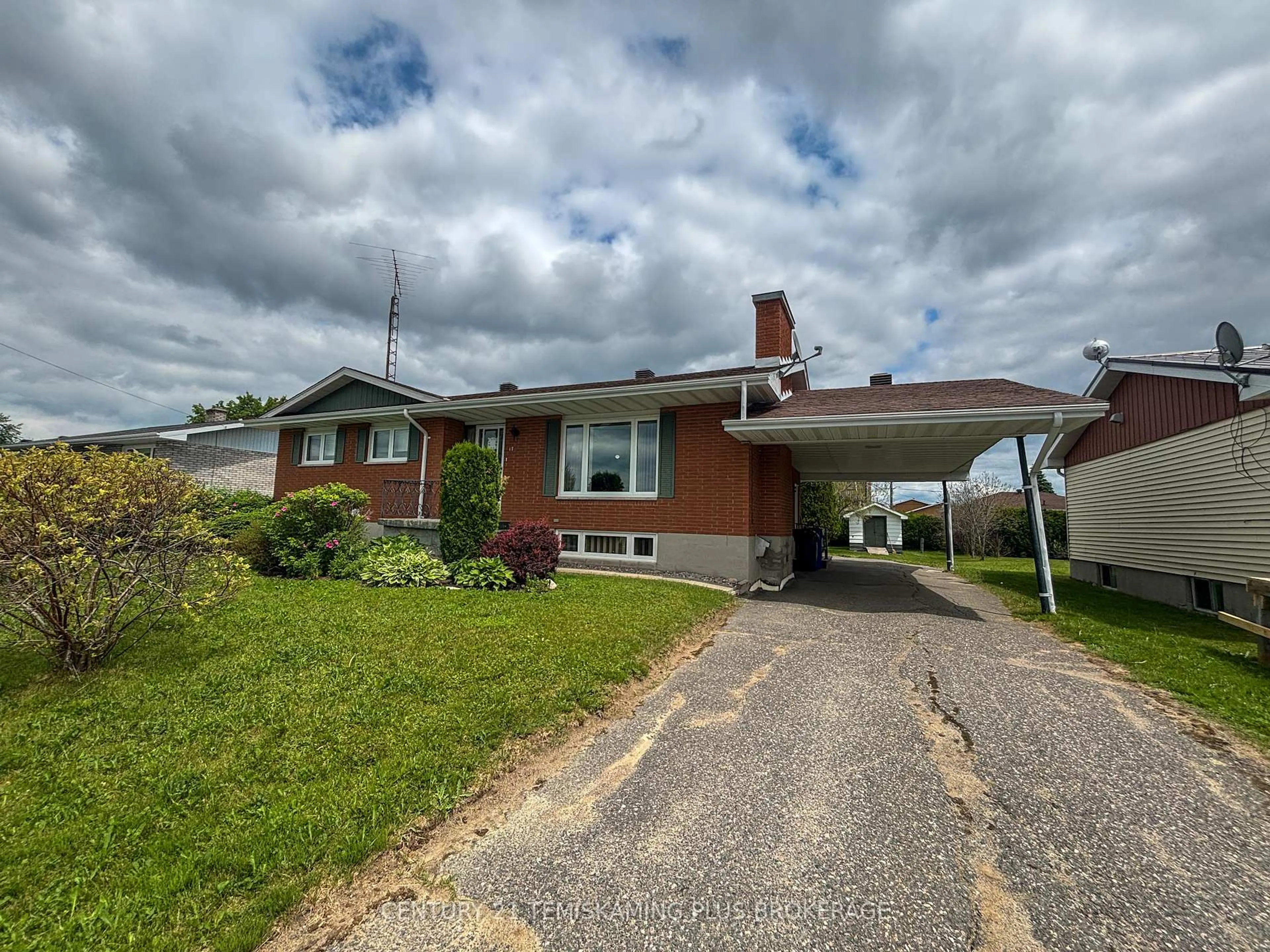A pic from outside/outdoor area/front of a property/back of a property/a pic from drone, street for 17 Ninth Ave, Armstrong Ontario P0J 1E0