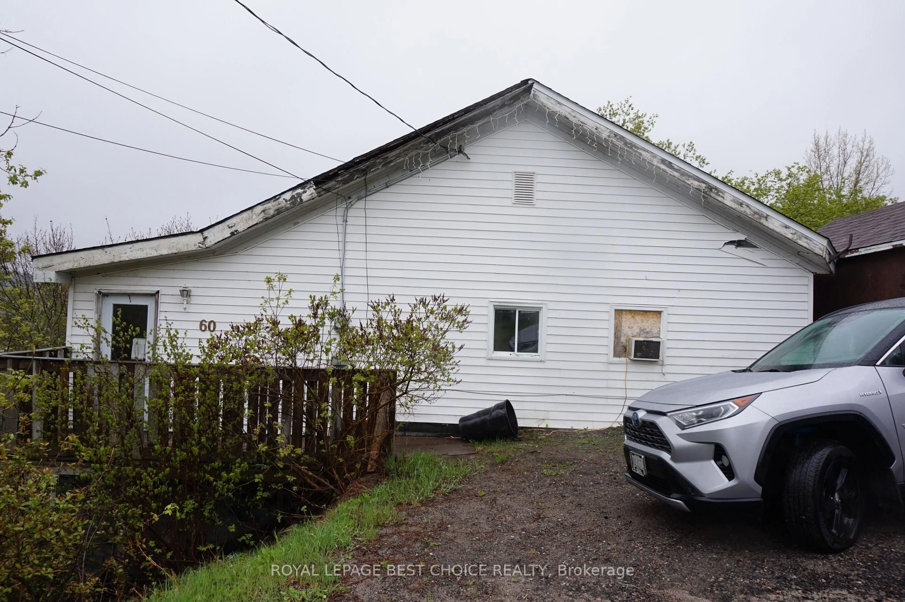 A pic from outside/outdoor area/front of a property/back of a property/a pic from drone, building for 60 Baker St, Cobalt Ontario P0J 1C0