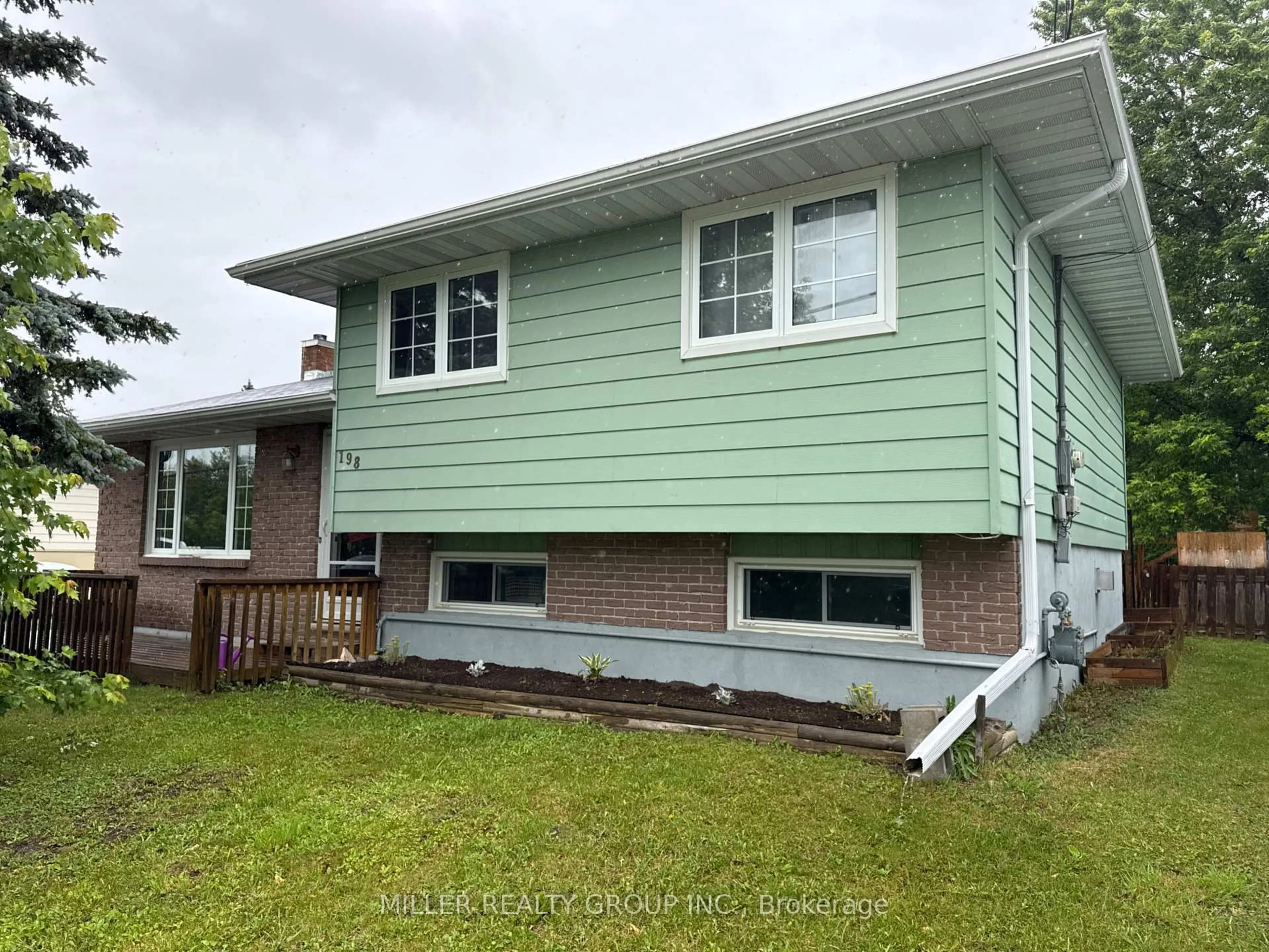 Home with vinyl exterior material, street for 198 Carter Blvd, Temiskaming Shores Ontario P0J 1R0