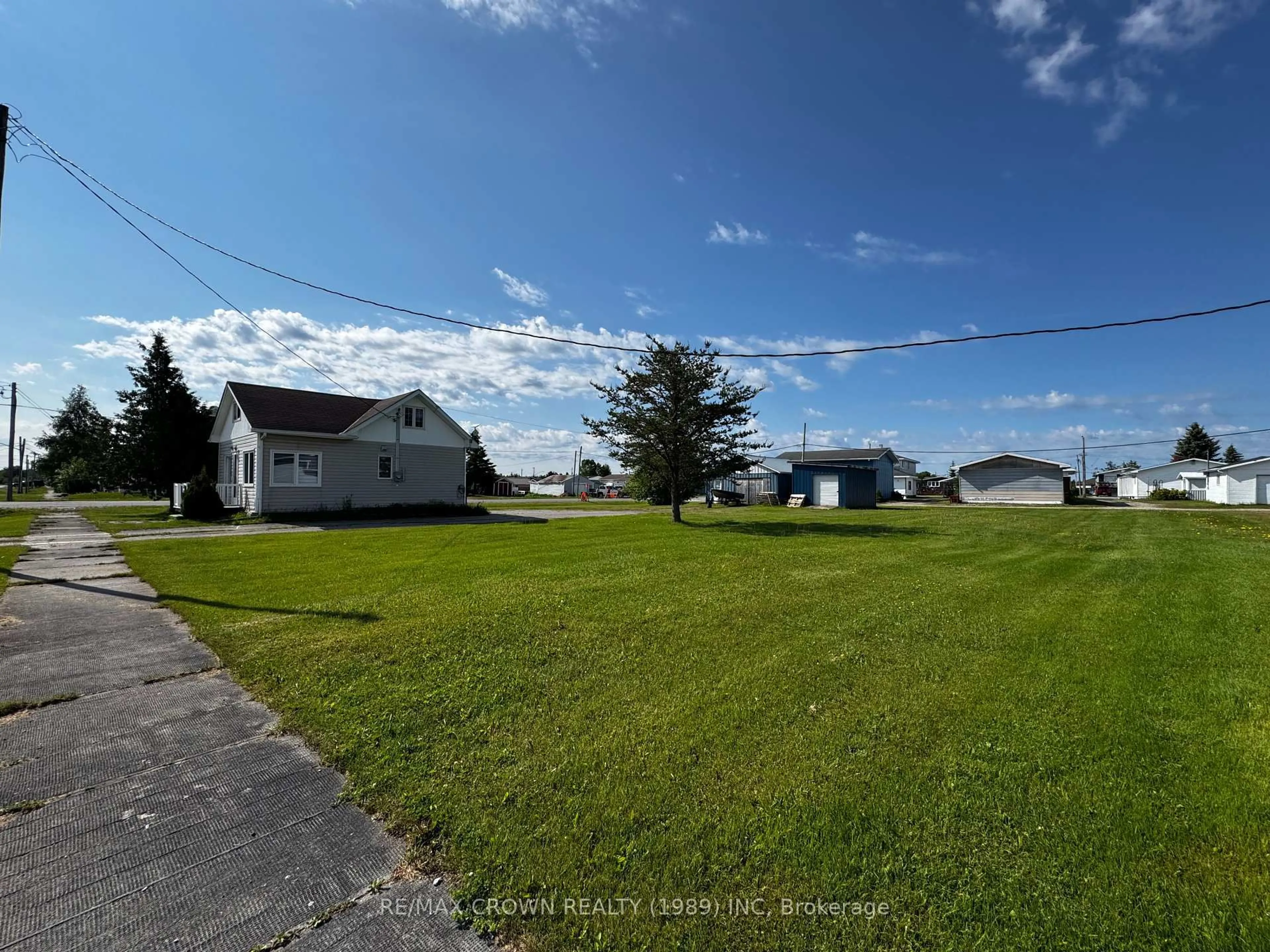 A pic from outside/outdoor area/front of a property/back of a property/a pic from drone, street for 135 Queen St, Mattice-Val Cote Ontario P0L 1T0