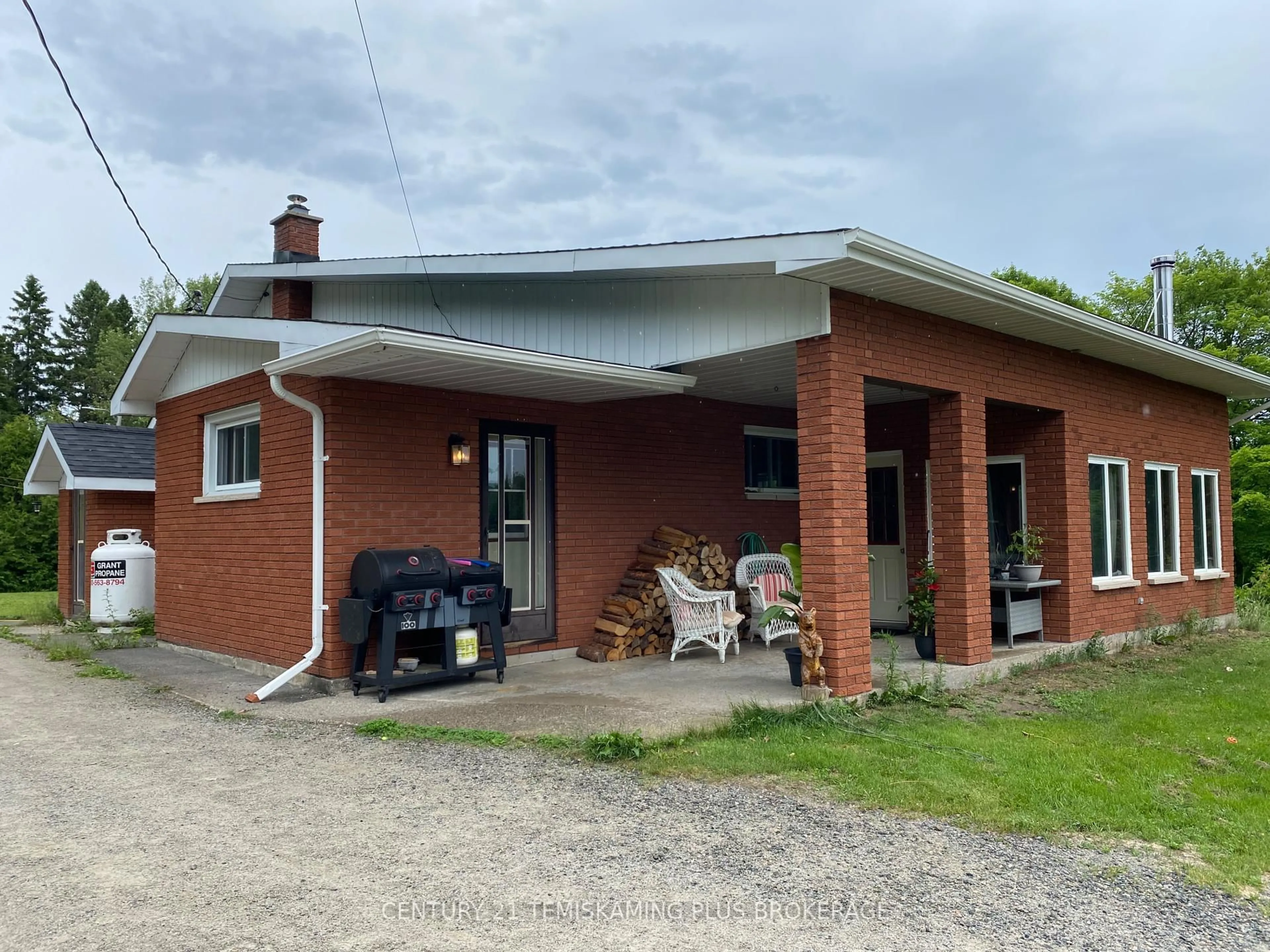 A pic from outside/outdoor area/front of a property/back of a property/a pic from drone, building for 858013 Short St, Timiskaming Ontario P0J 1C0