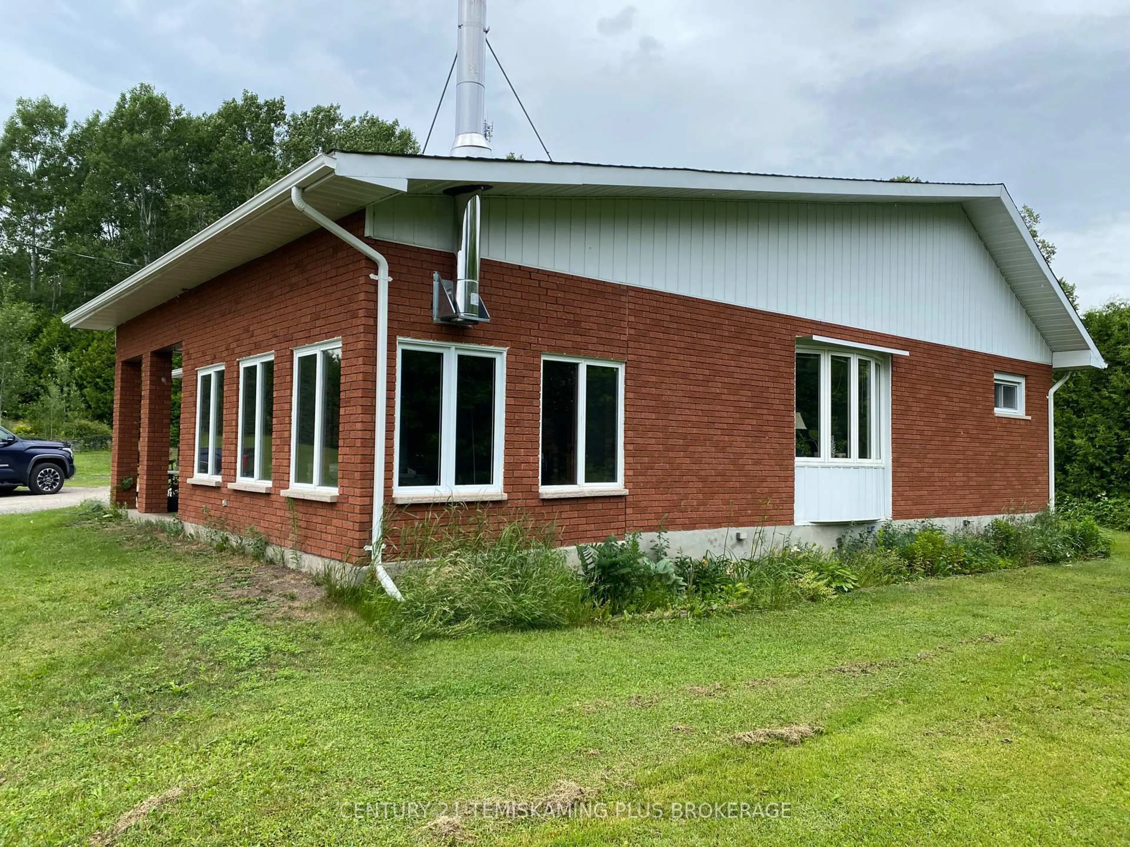 Home with brick exterior material, building for 858013 Short St, Timiskaming Ontario P0J 1C0