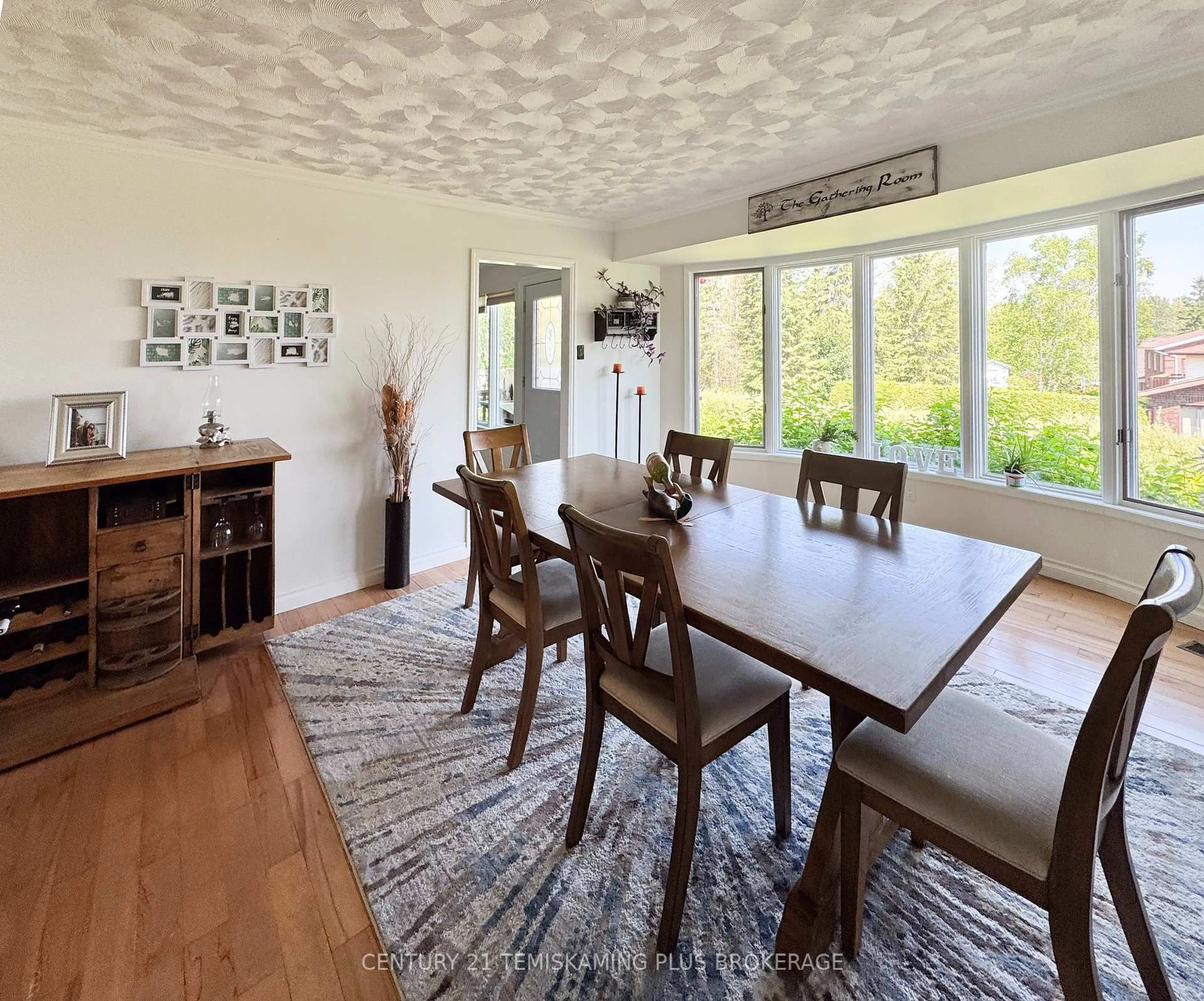 Dining room, wood/laminate floor for 222 Cosman Cres, Temiskaming Shores Ontario P0J 1P0