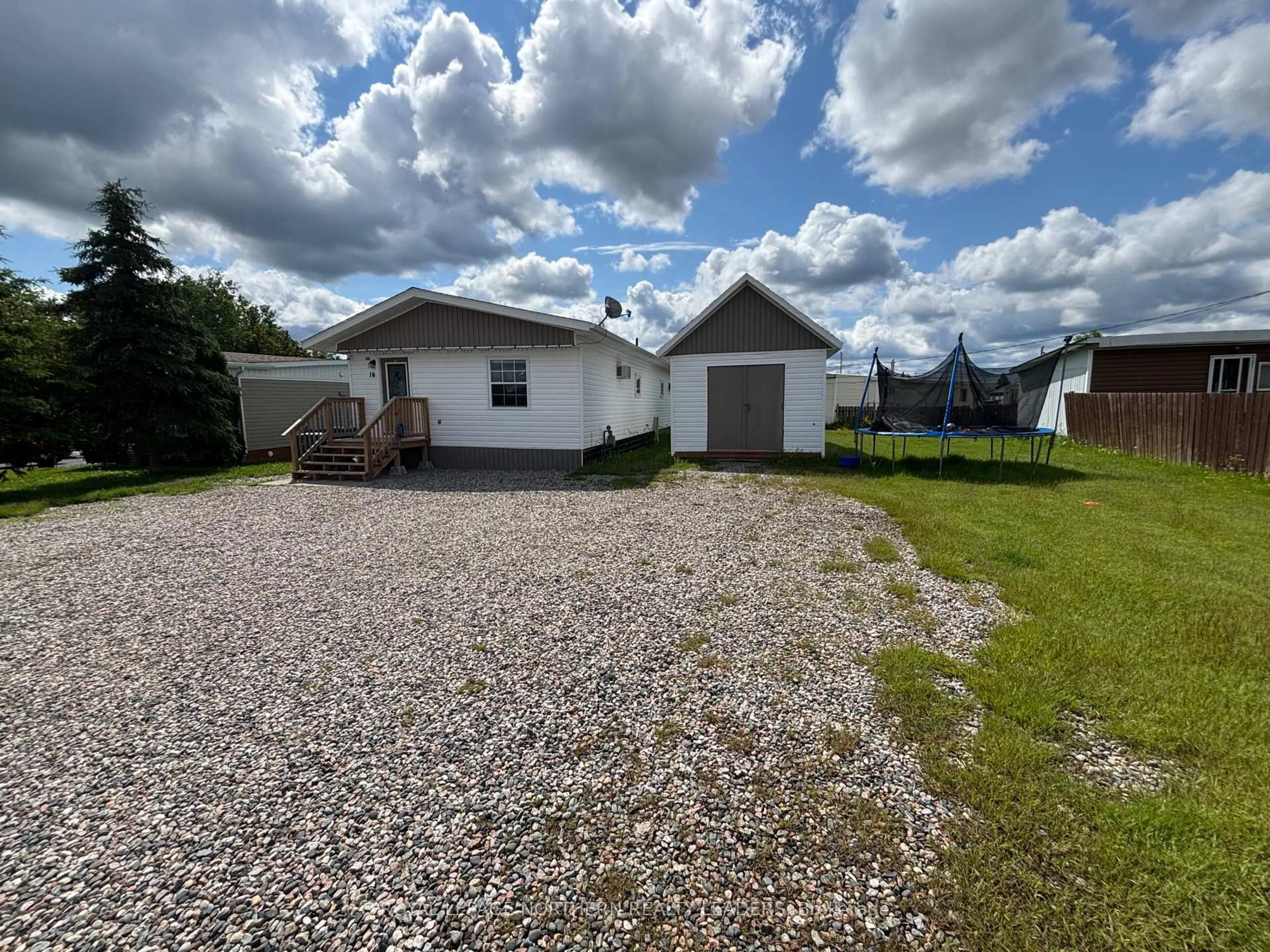 A pic from outside/outdoor area/front of a property/back of a property/a pic from drone, unknown for 16 Star St, Cochrane Ontario P0L 1C0