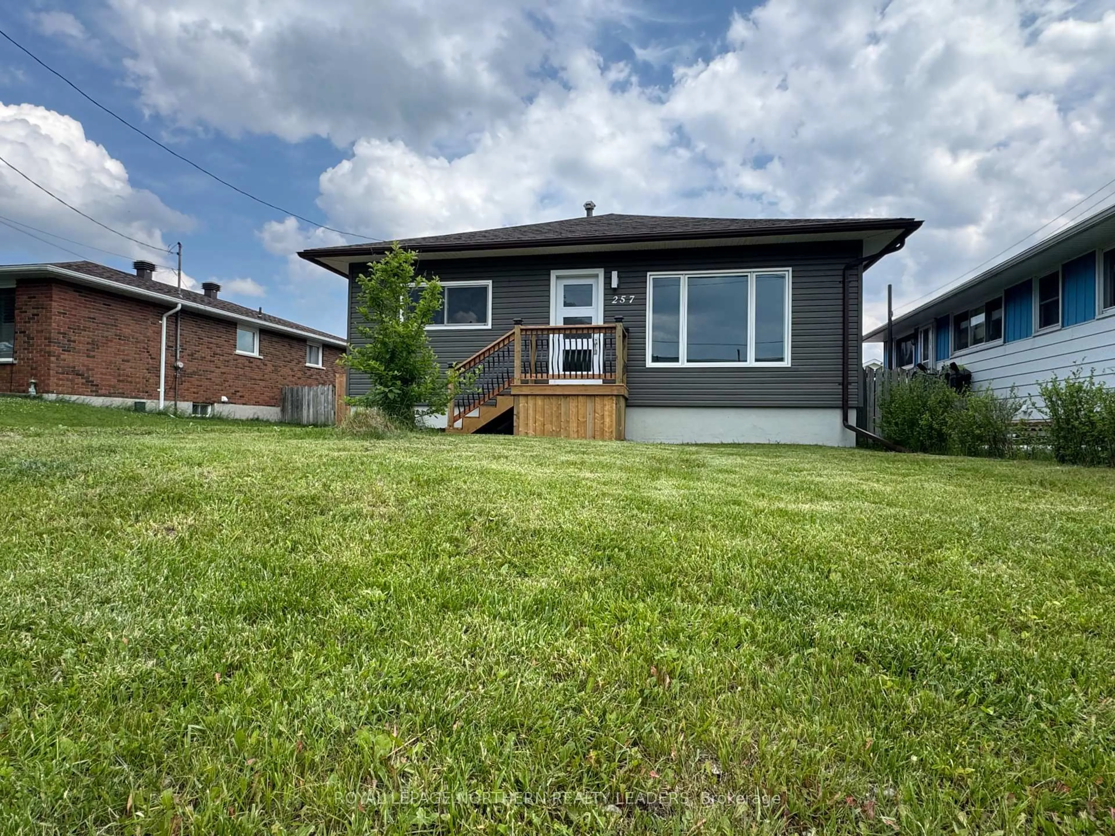 Home with vinyl exterior material, unknown for 257 Main St, Timmins Ontario P0N 1H0