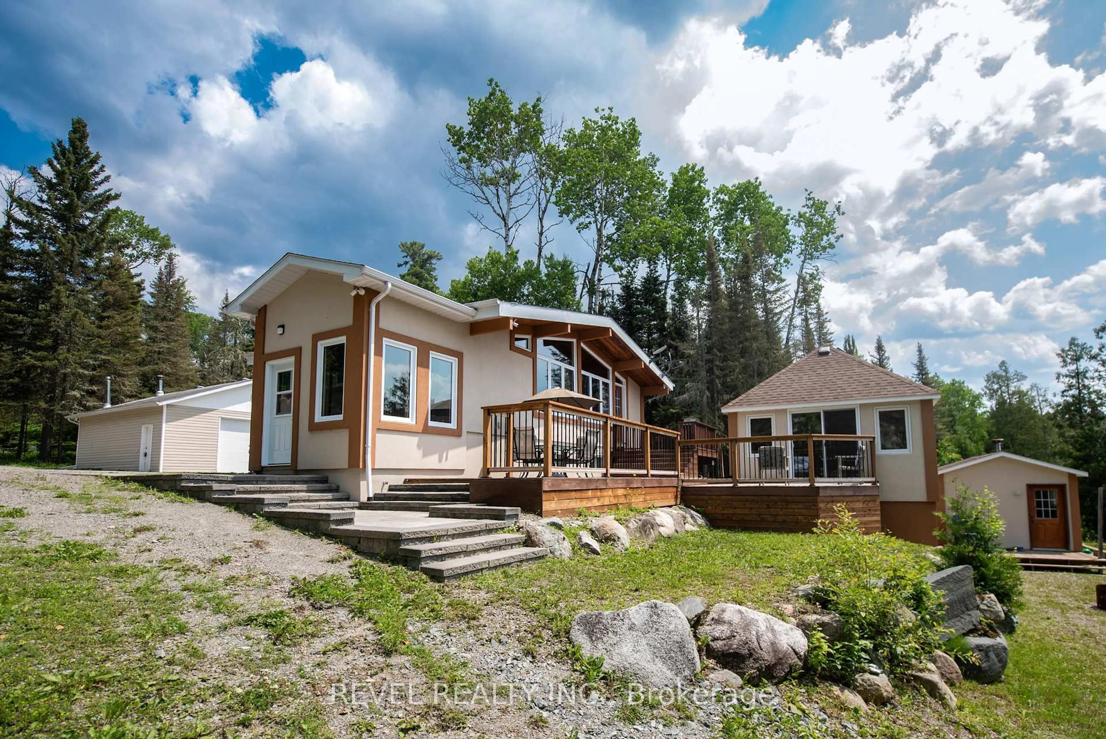 Home with vinyl exterior material, water/lake/river/ocean view for 17 East Bay Rd, Timmins Ontario P4N 7C7