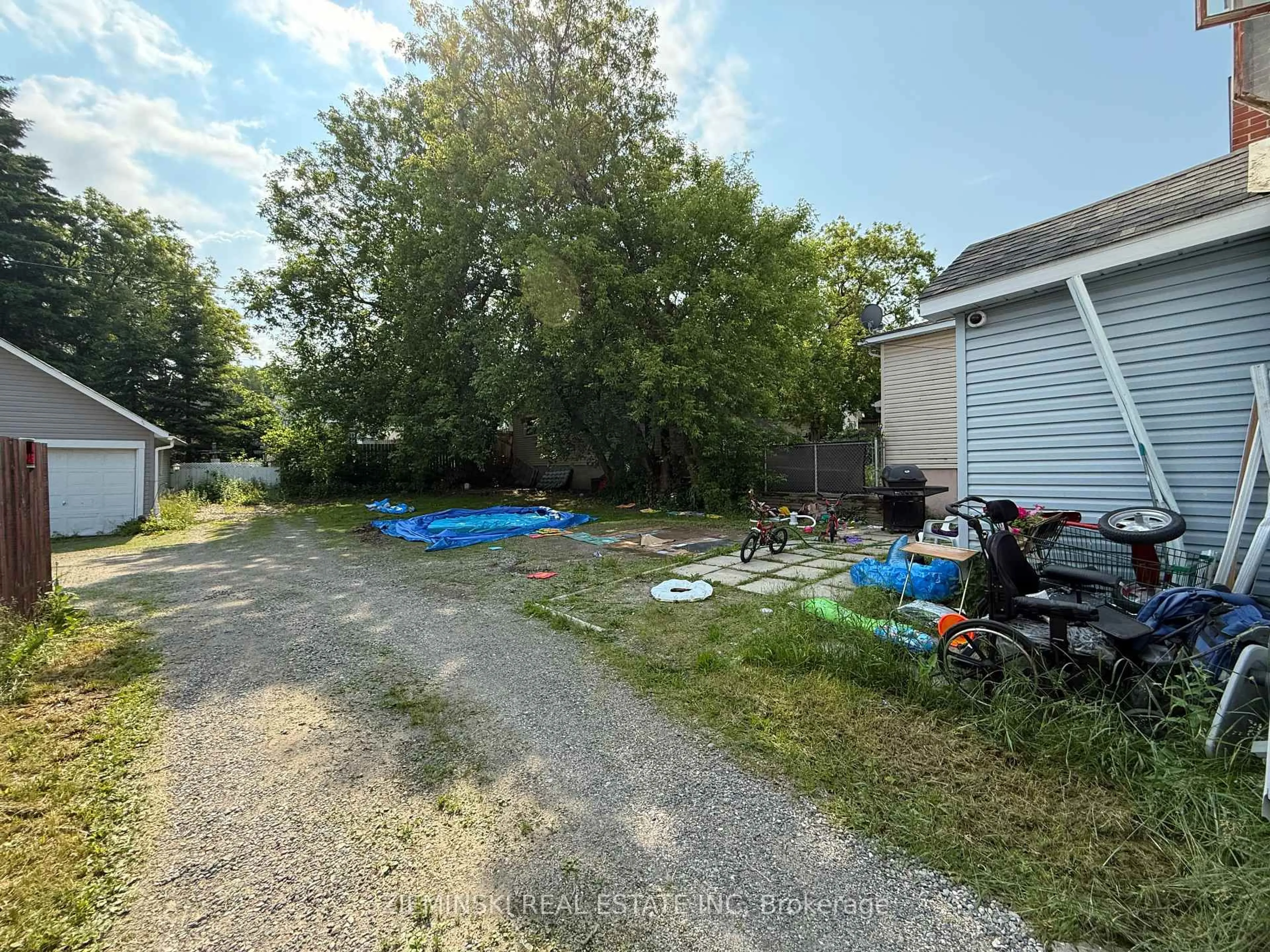 A pic from outside/outdoor area/front of a property/back of a property/a pic from drone, street for 148 Pine St, Timmins Ontario P4N 6L1