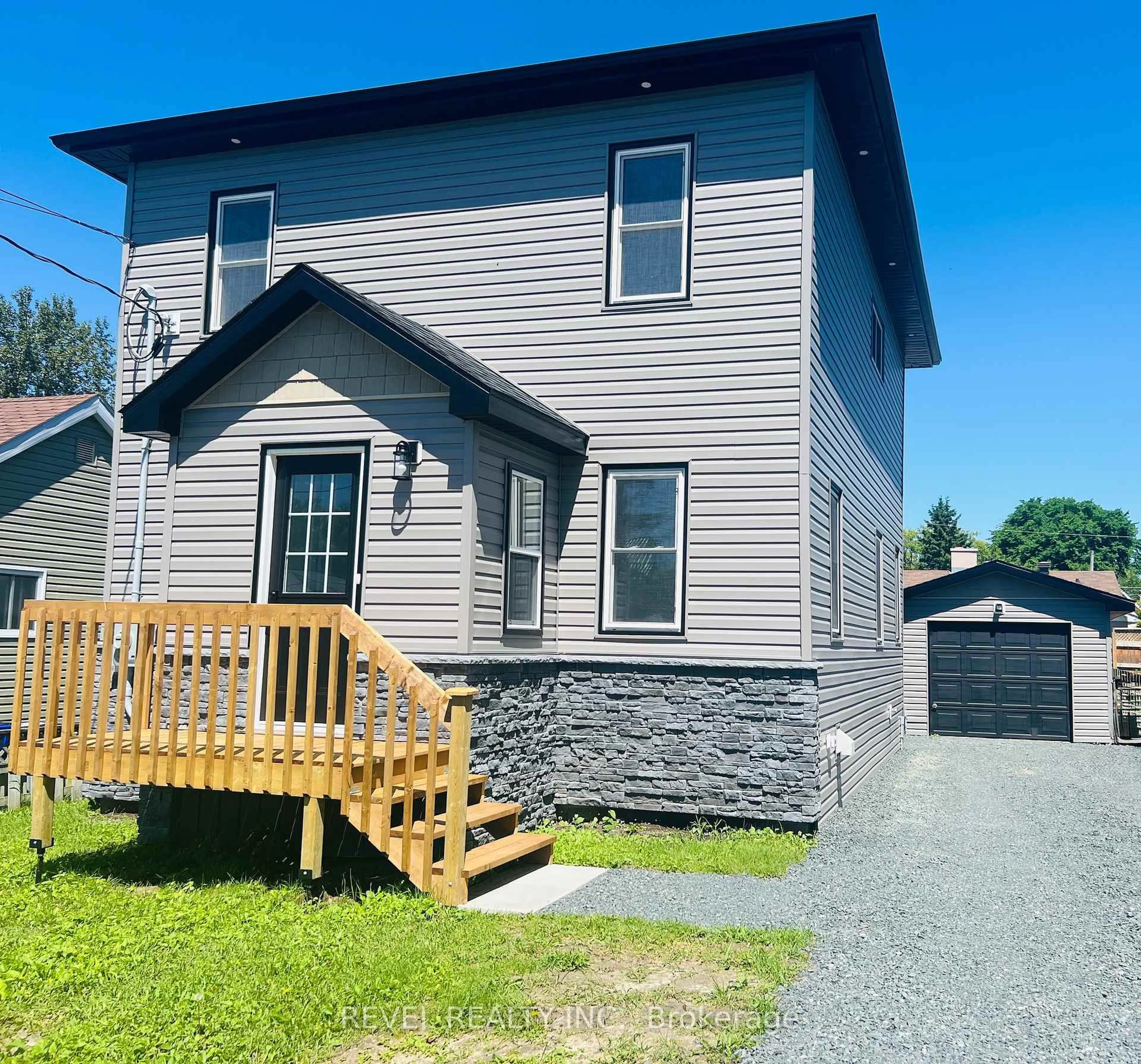 Home with vinyl exterior material, building for 66 O'Brian Ave, Timmins Ontario P0N 1H0