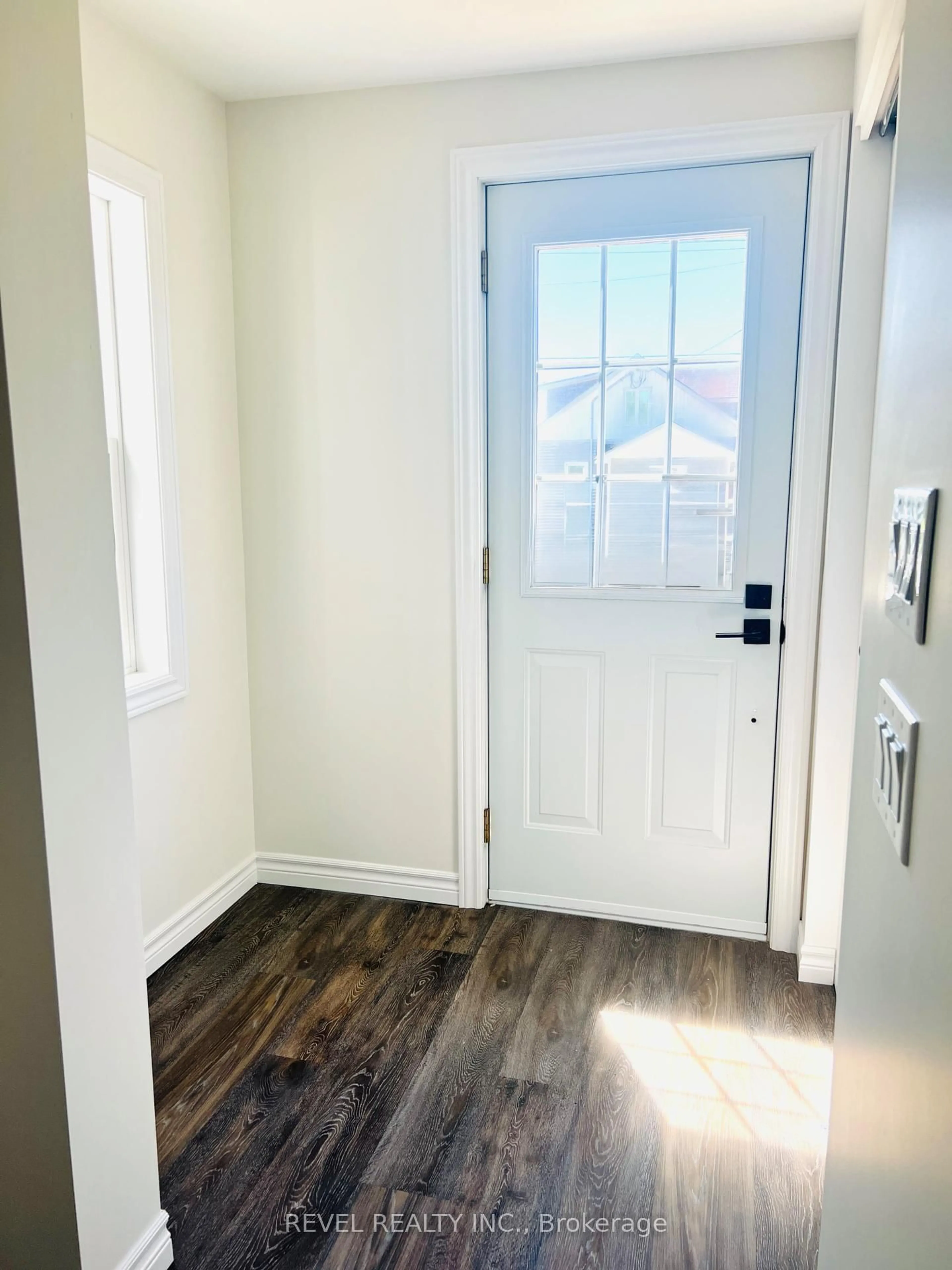 Indoor entryway for 66 O'Brian Ave, Timmins Ontario P0N 1H0
