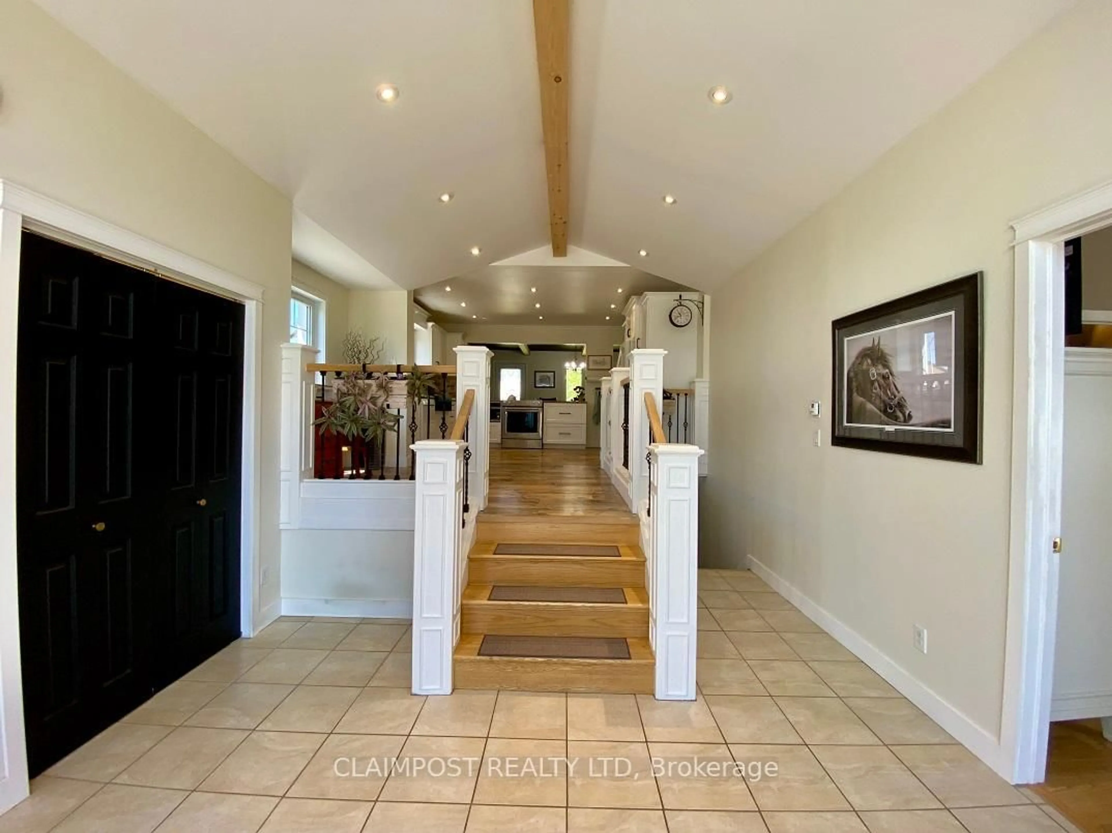 Indoor foyer for 1244 Victoria Rd, Iroquois Falls Ontario P0K 1E0