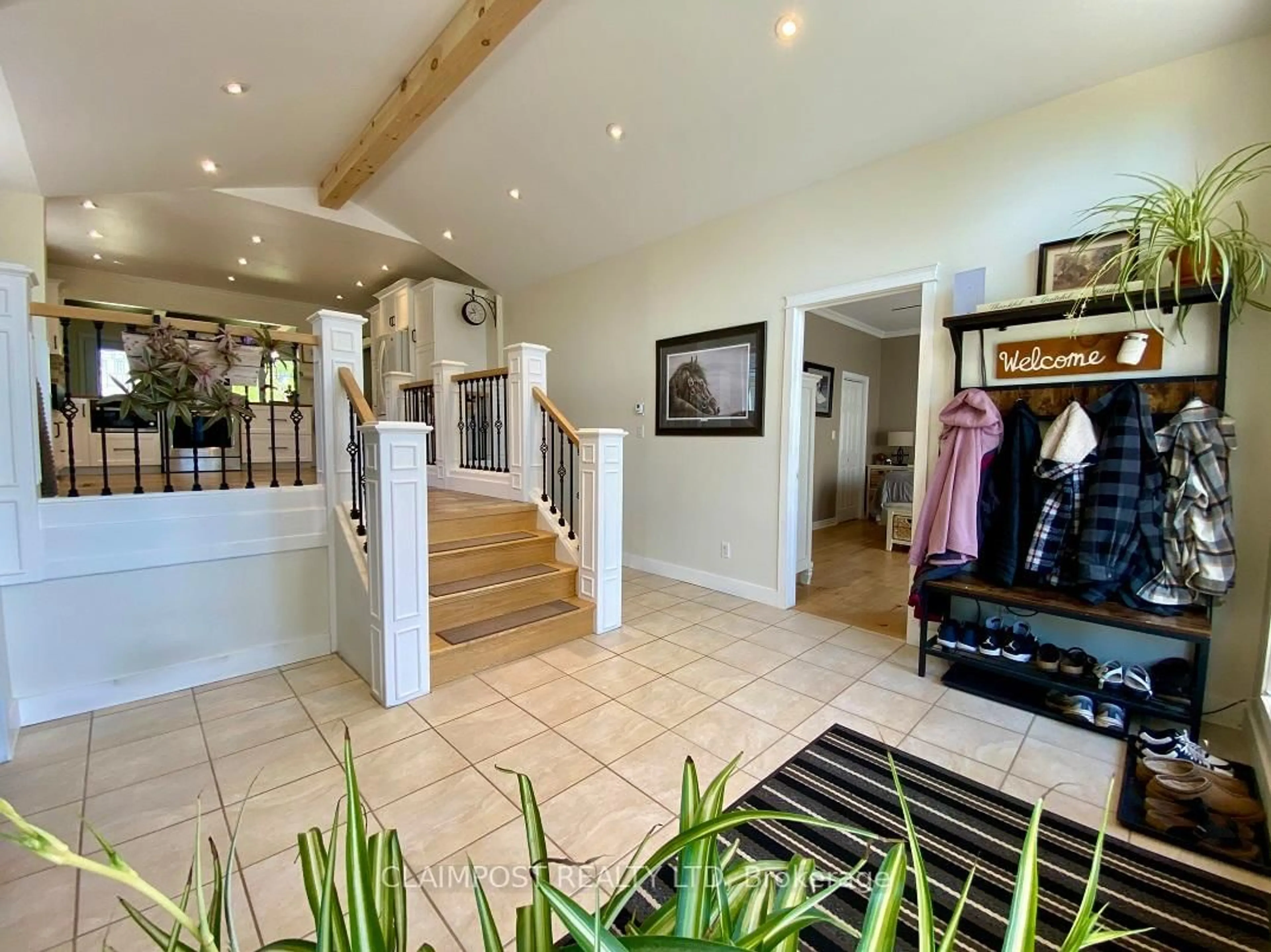 Indoor foyer for 1244 Victoria Rd, Iroquois Falls Ontario P0K 1E0