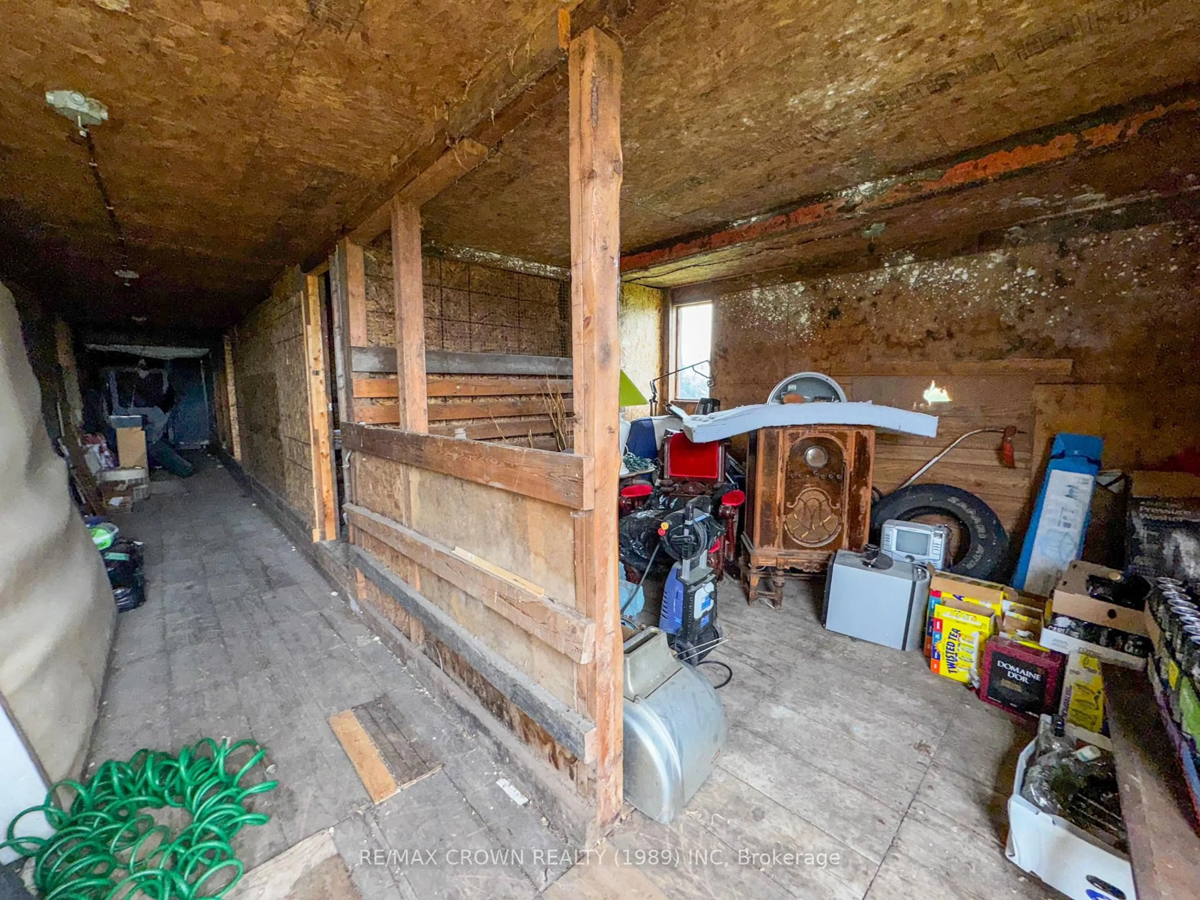 Indoor garage for 335 Highway 583 Highway, Cochrane Remote Area Ontario P0L 1R0