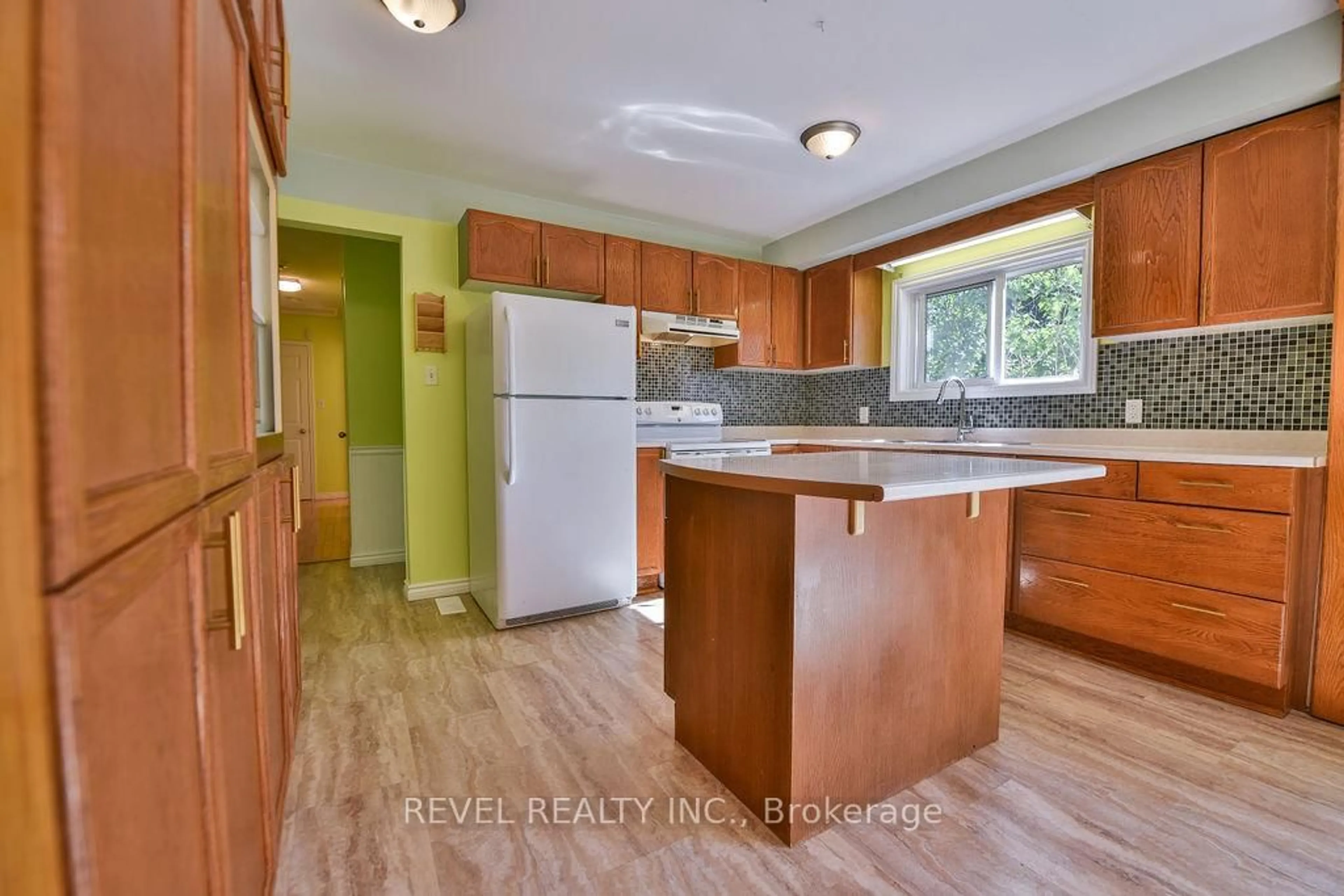 Standard kitchen, unknown for 878 Rheaume Cres, Timmins Ontario P4N 7S3