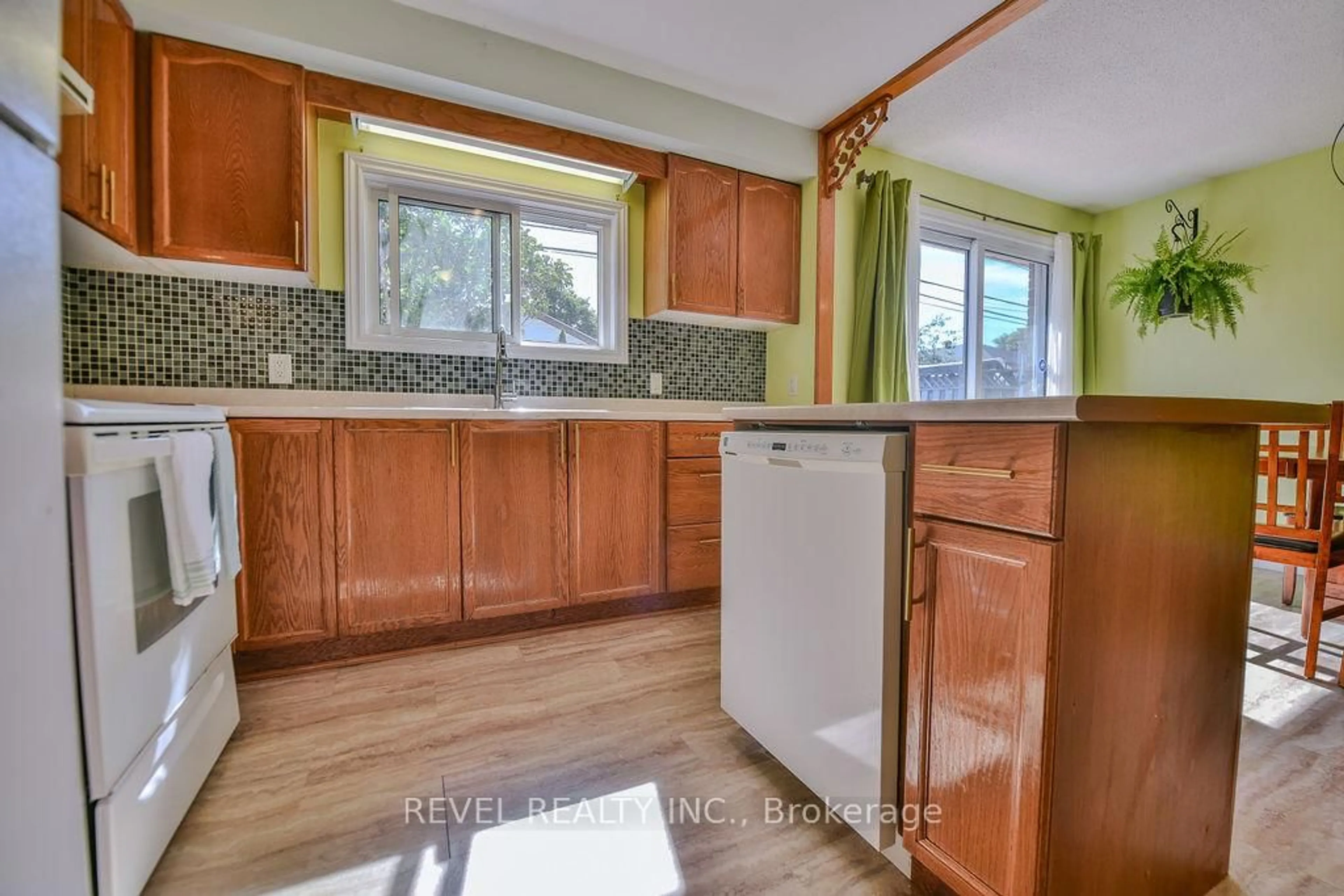 Standard kitchen, unknown for 878 Rheaume Cres, Timmins Ontario P4N 7S3