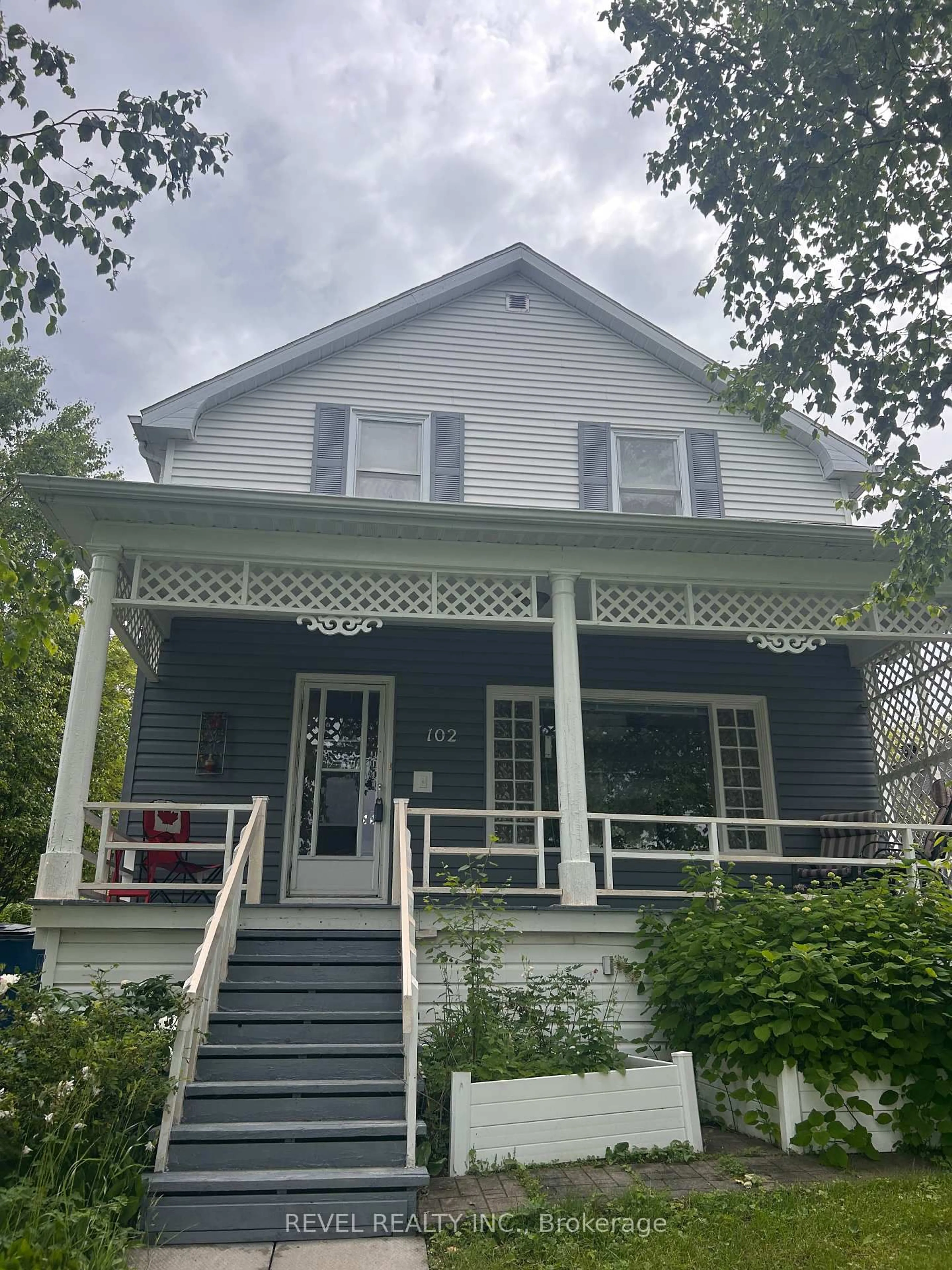 Home with vinyl exterior material, street for 102 Twelfth Ave, Cochrane Ontario P0L 1C0