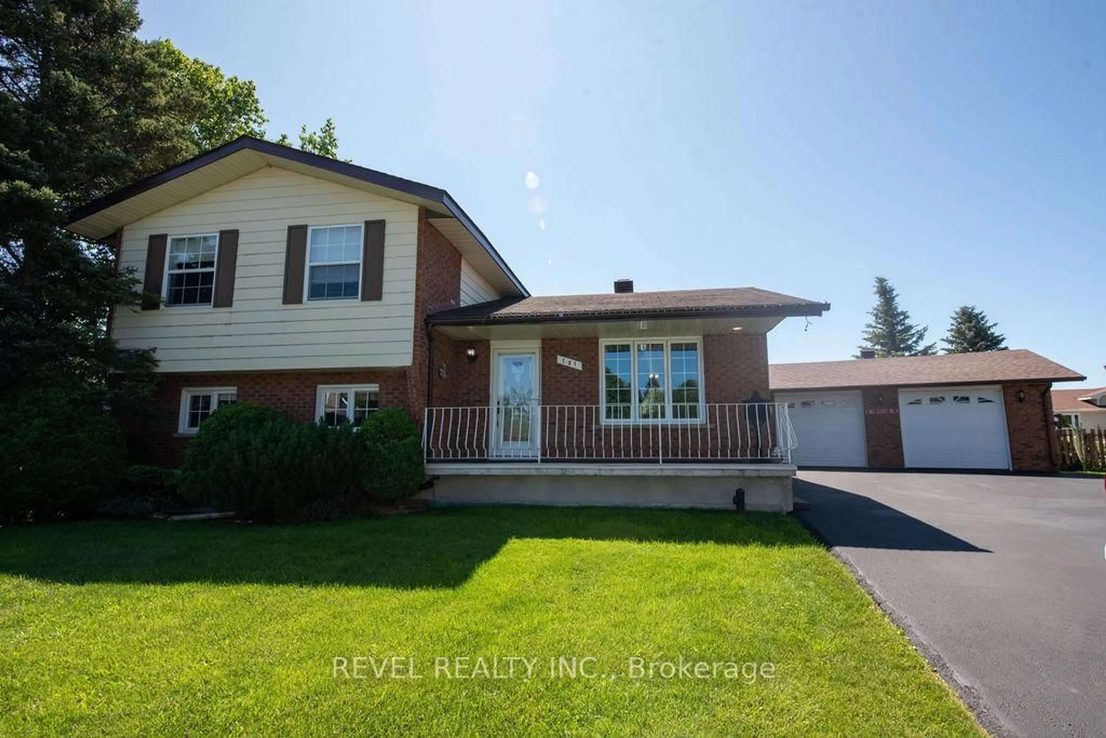 Home with vinyl exterior material, street for 181 Malette Cres, Timmins Ontario P4P 1C4