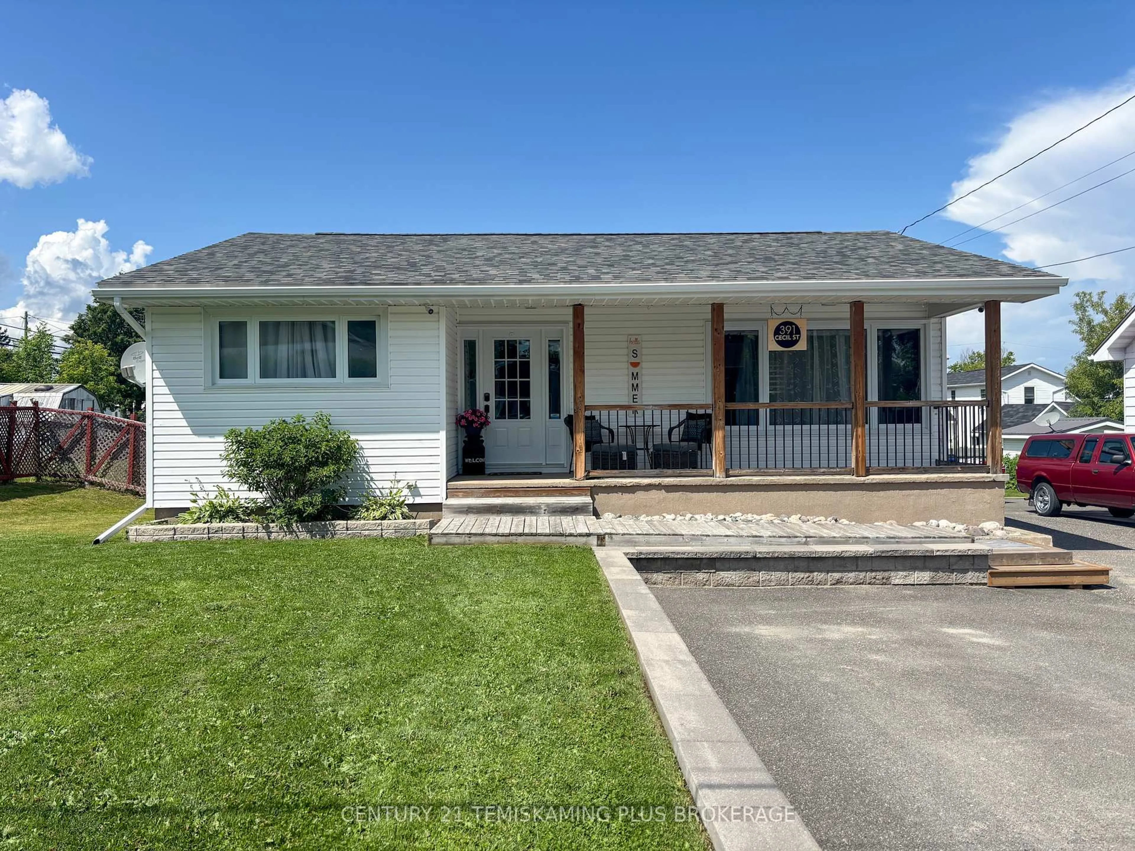 Home with vinyl exterior material, street for 391 Cecil St, Temiskaming Shores Ontario P0J 1K0
